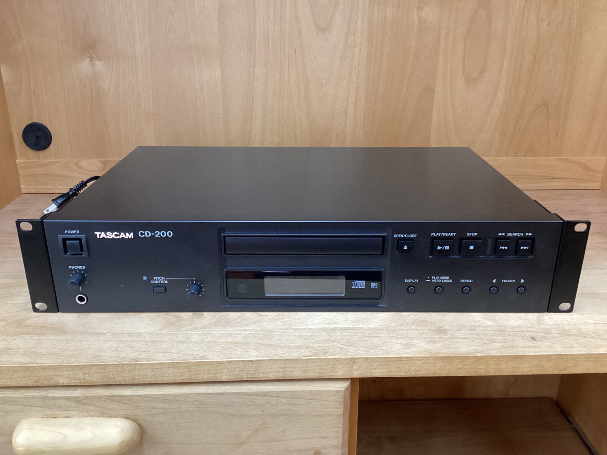 TASCAM/タスカム】業務用CDプレイヤー CD-200 2013年製販売中