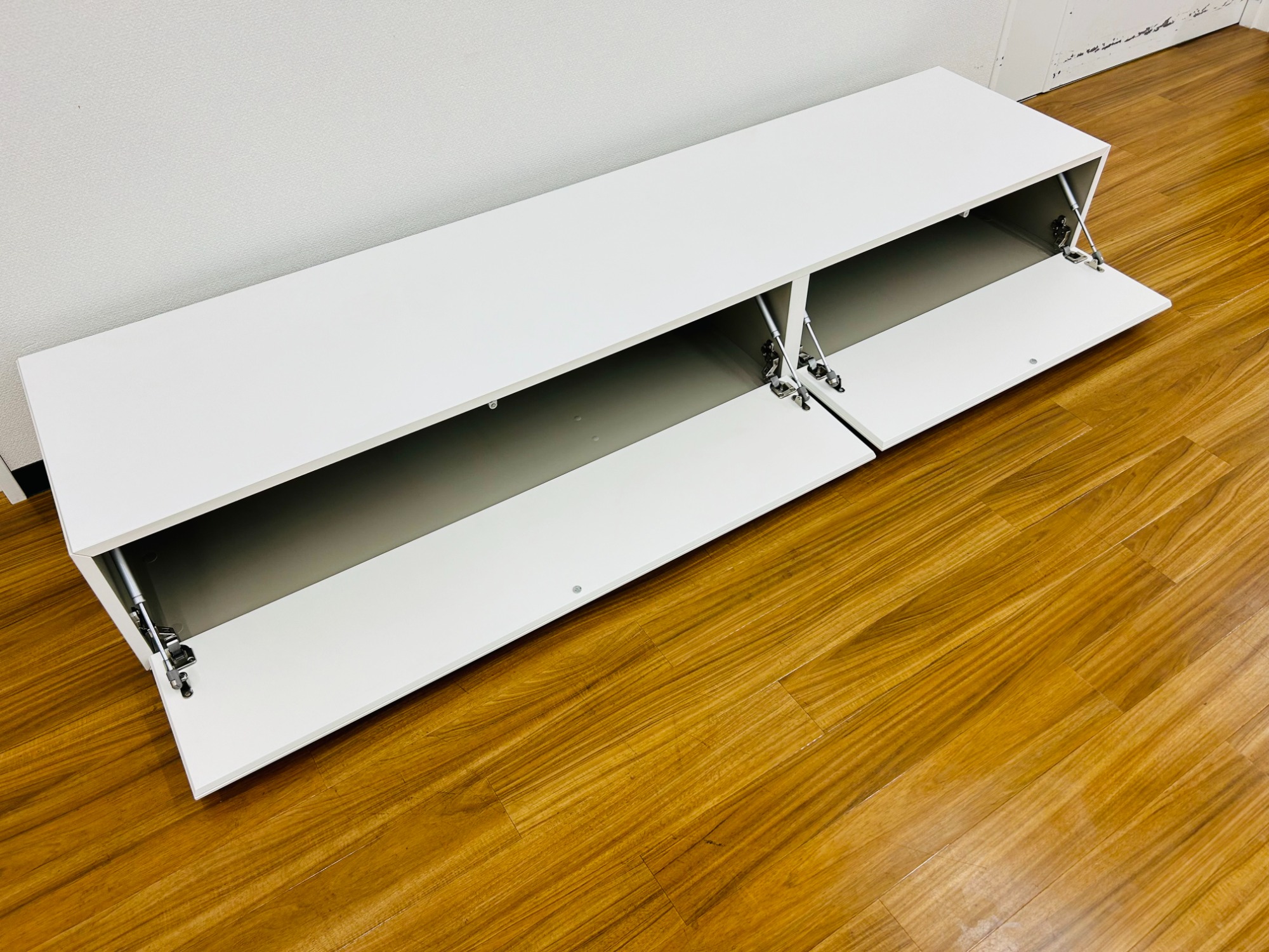 やましー川西市BoConcept ボーコンセプト ローボード テレビボード BoConcept (ボーコンセプト) テレビボード Lugano 格子フロント