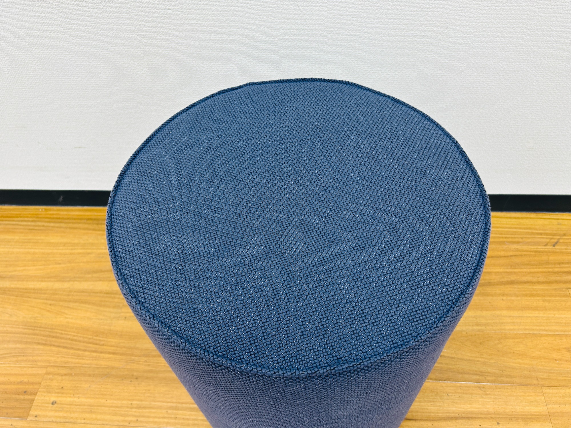 Knoll Office/ノルオフィス】デザイナーと共同研究したスツールが2色