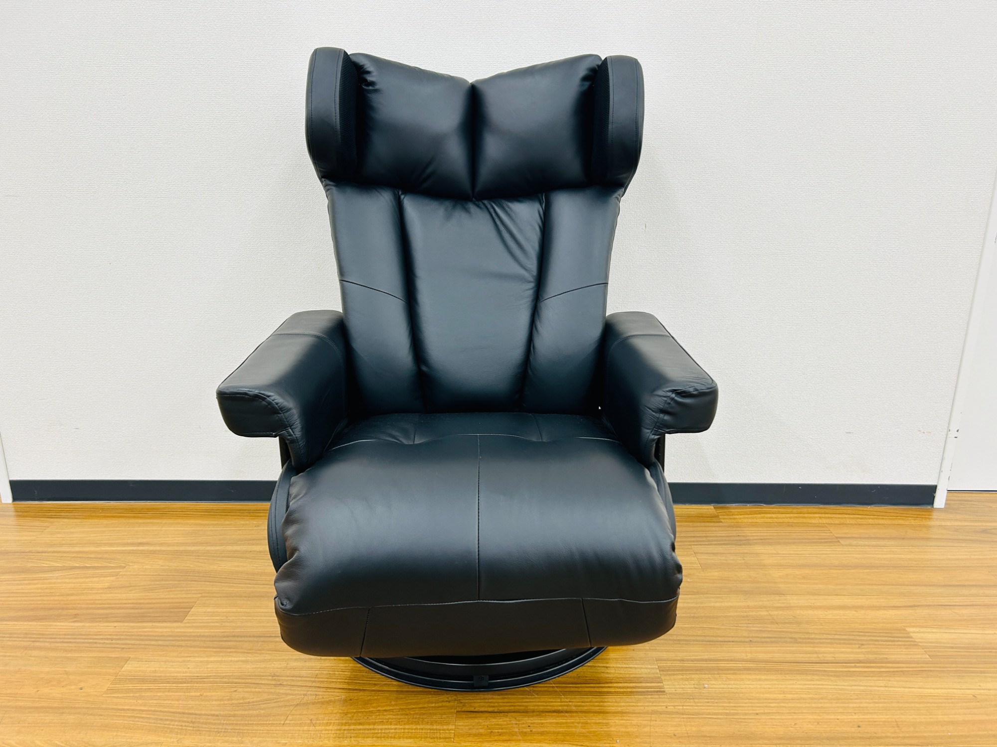 音響チェア ヤマダホールディングス】 スピーカー内蔵電動リクライニングチェア