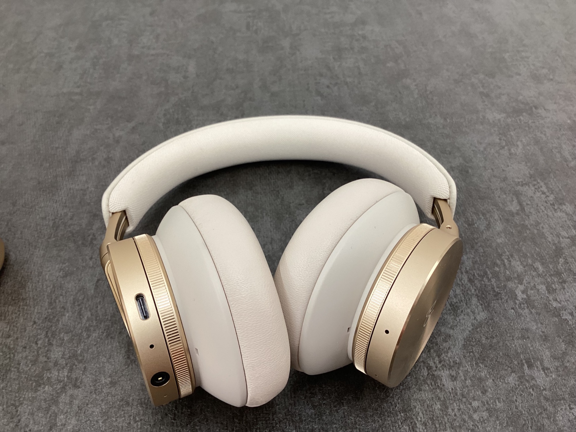 Bang & Olufsen/バング＆オルフセン】ワイヤレスヘッドホン