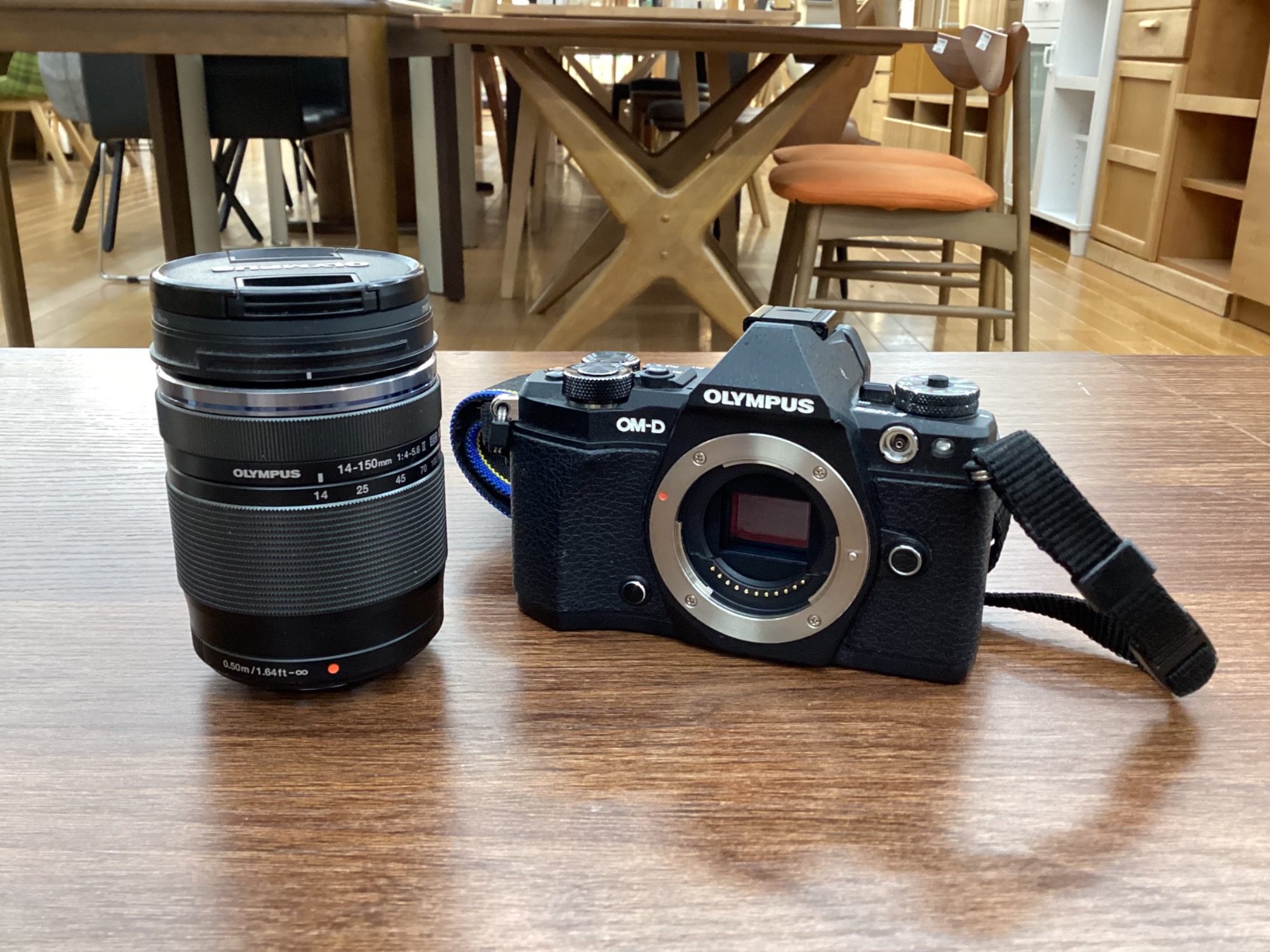 OLYMPUS OM-D ミラーレス一眼　ジャンク品 ジャンク品】OLYMPUS OM-D ミラーレスカメラ 本体とレンズ2本