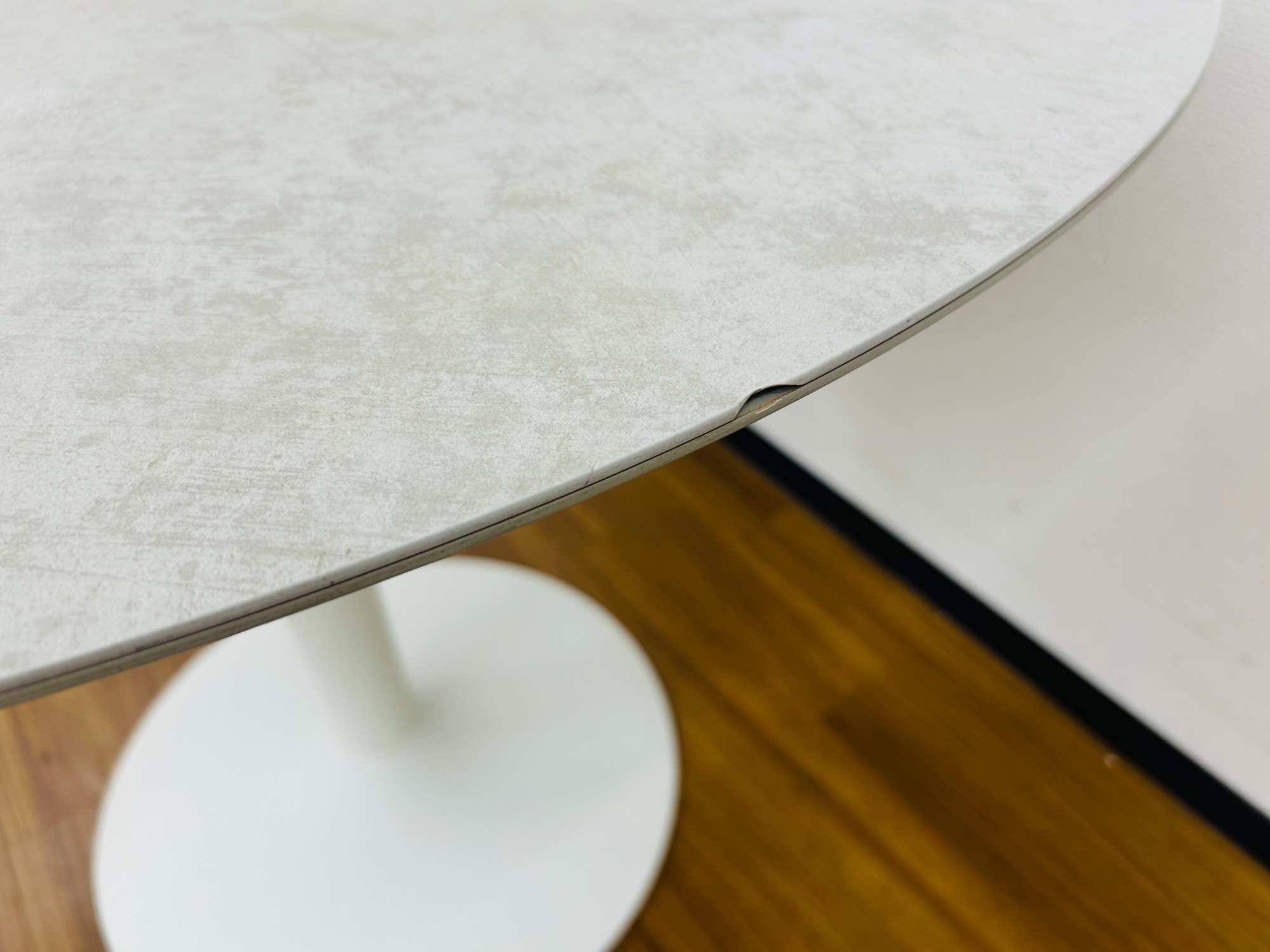 【展示極美品】BoConcept ボーコンセプト ラウンドテーブル BoConcept/ボーコンセプト】アッシュセラミックを使ったラウンド