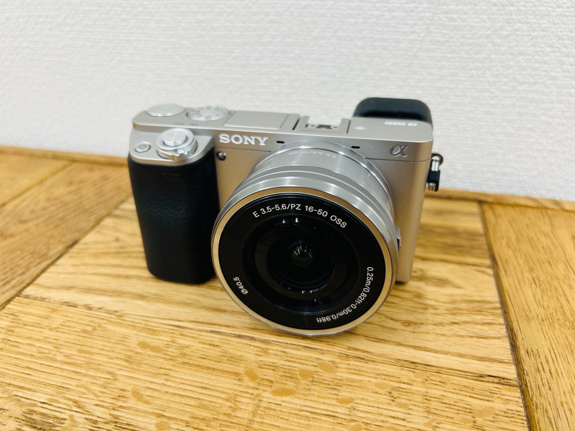 ❤即購入1000円OFF❤ ソニー SONY α550 ×300mm超望遠レンズ ❤即購入1000円OFF❤ ソニー SONY α550 この春、感性が目を