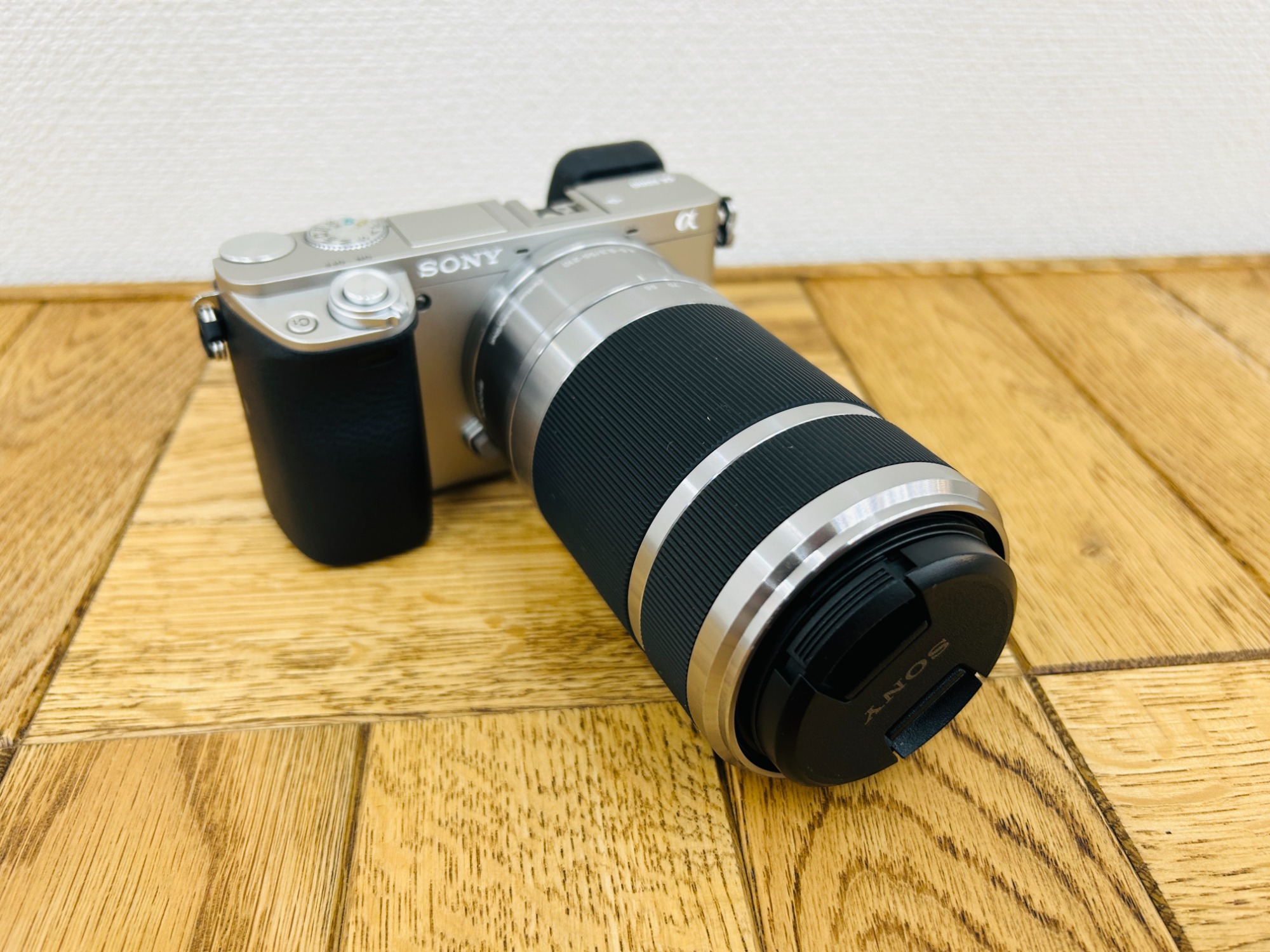 SONY】望遠レンズも付いたミラーレス一眼カメラ（ILCE-6000）が