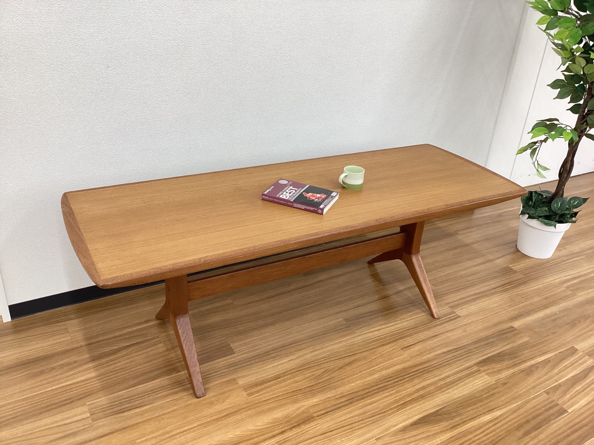 【北欧ビンテージ】ローテーブル コーヒーテーブル 伸長式 デンマーク製 美品 お値段見直しました！ 北欧ビンテージ デンマーク製 コーヒーテーブル