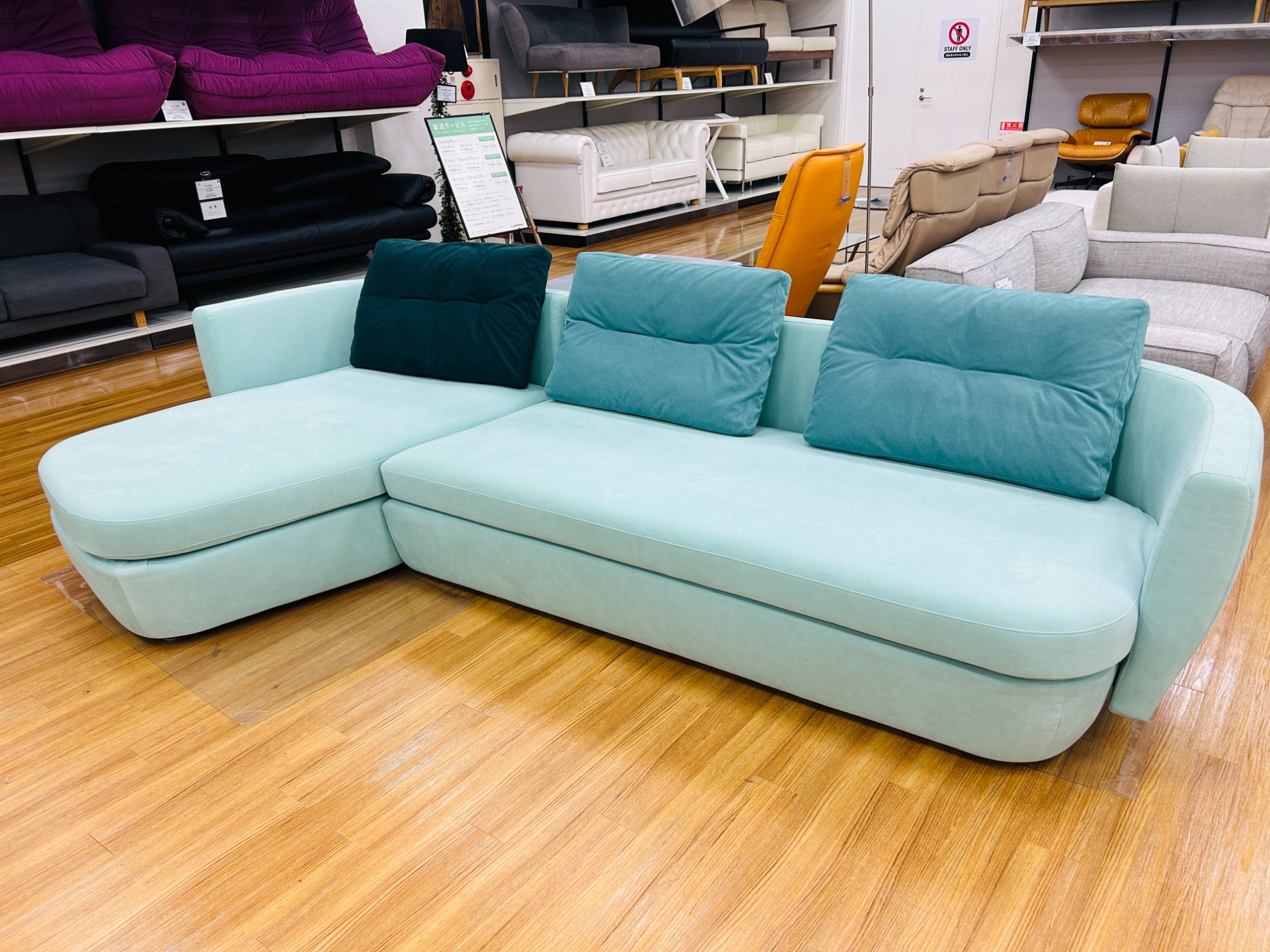 ligne roset/リーン・ロゼ】デザインも価格もゴージャスなカウチ