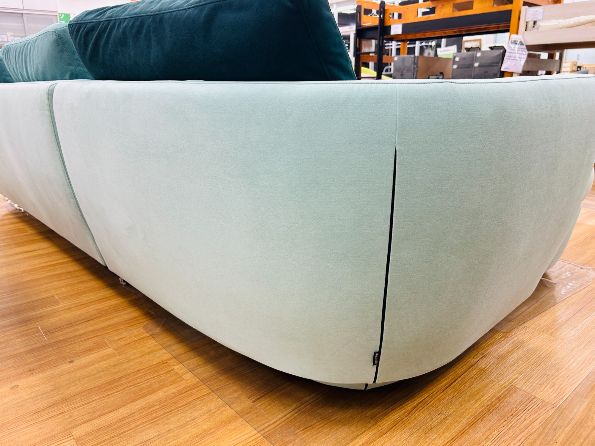 ligne roset/リーン・ロゼ】デザインも価格もゴージャスなカウチ