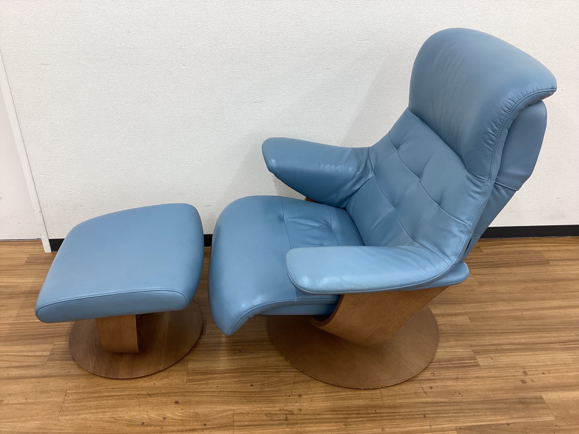 最高級☆カリモク／THE FIRST／リクライニングチェア／RU72／Mサイズ 楽天市場】カリモク RU72 ザ・ファースト Mサイズ 1Pソファ 本革肘掛