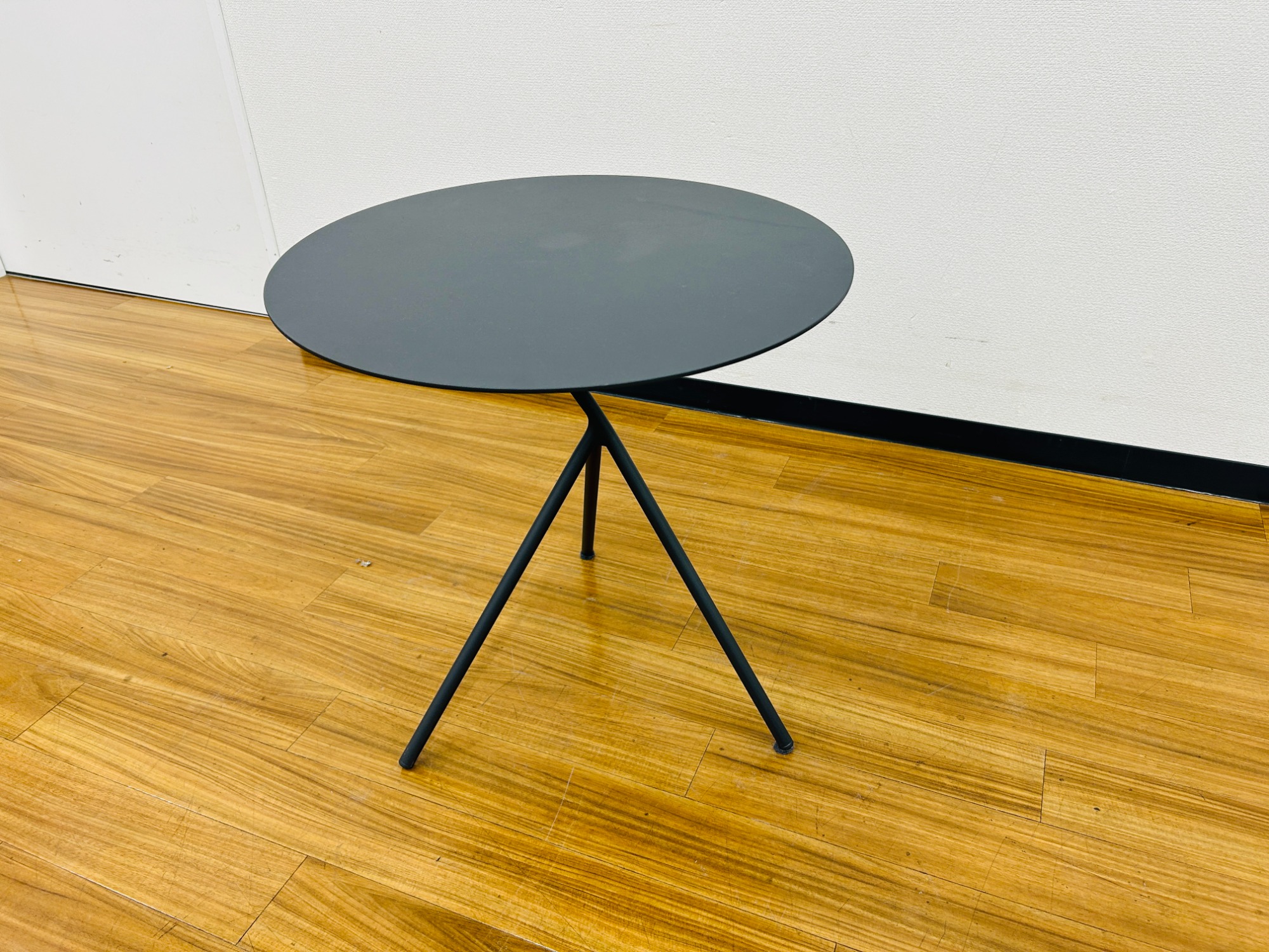 ACTUS/アクタス】コンパクトながら存在感が抜群なサイドテーブル(LUNA