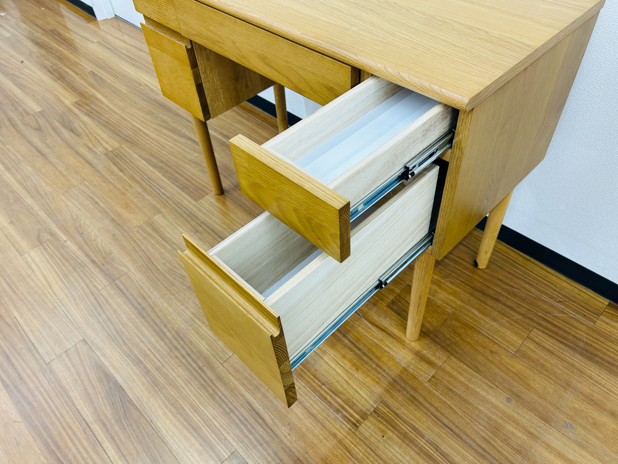 unico /ウニコ 】見た目良し、機能良しのワークデスク(ソルク)が入荷