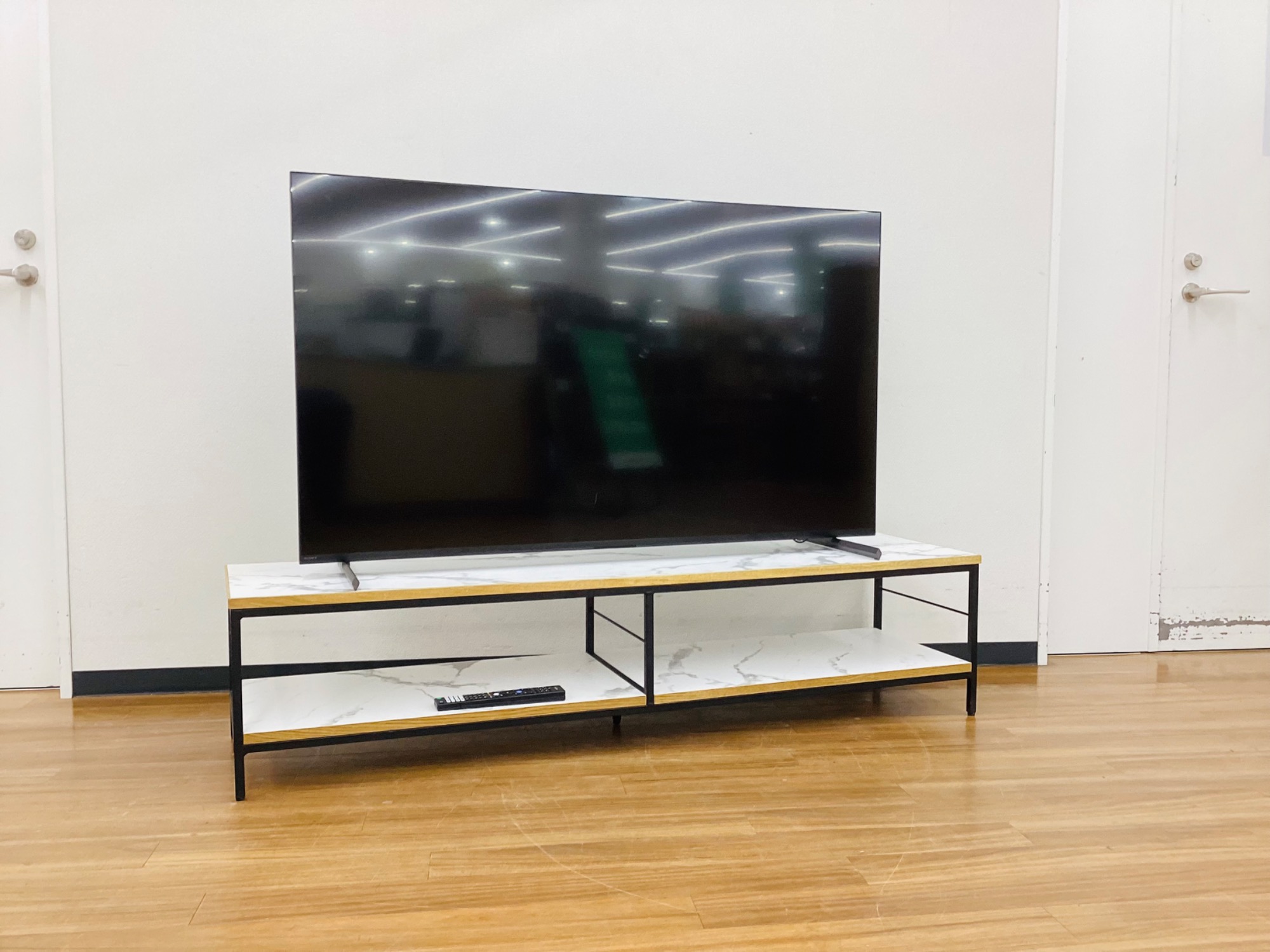 a.depeche/SONY】優雅に寛げるテレビボード(ポルシリーズ)と大迫力の55