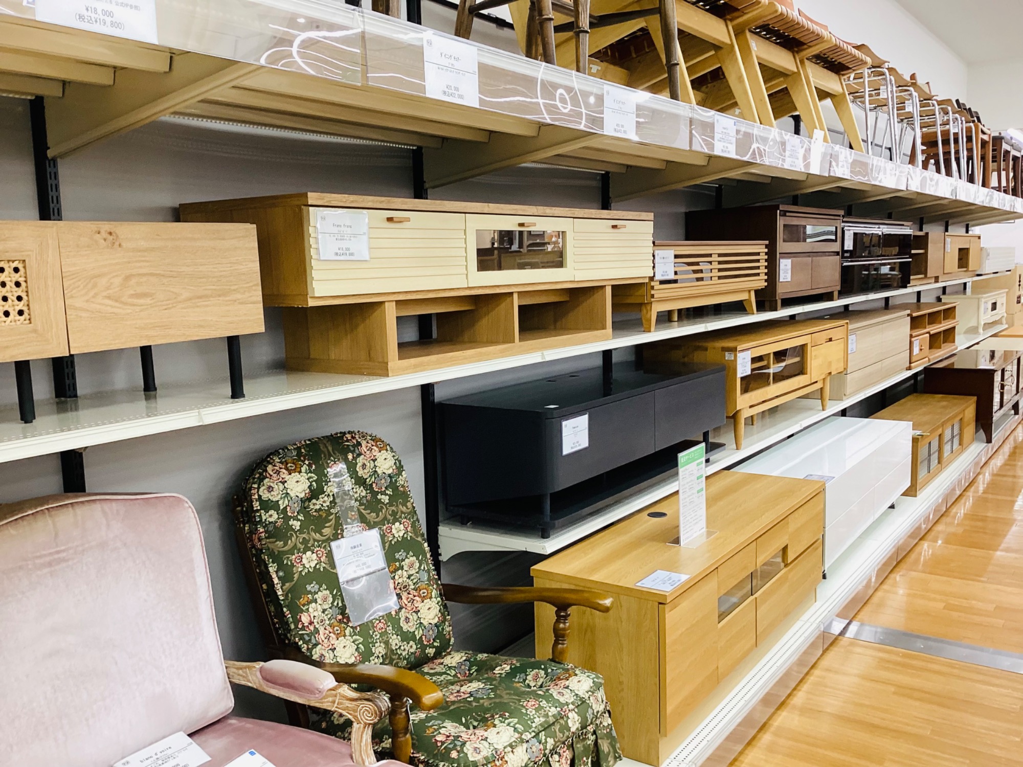 【買取希望】テレビボード a.depeche/SONY】優雅に寛げるテレビボード(ポルシリーズ)と大迫力の55