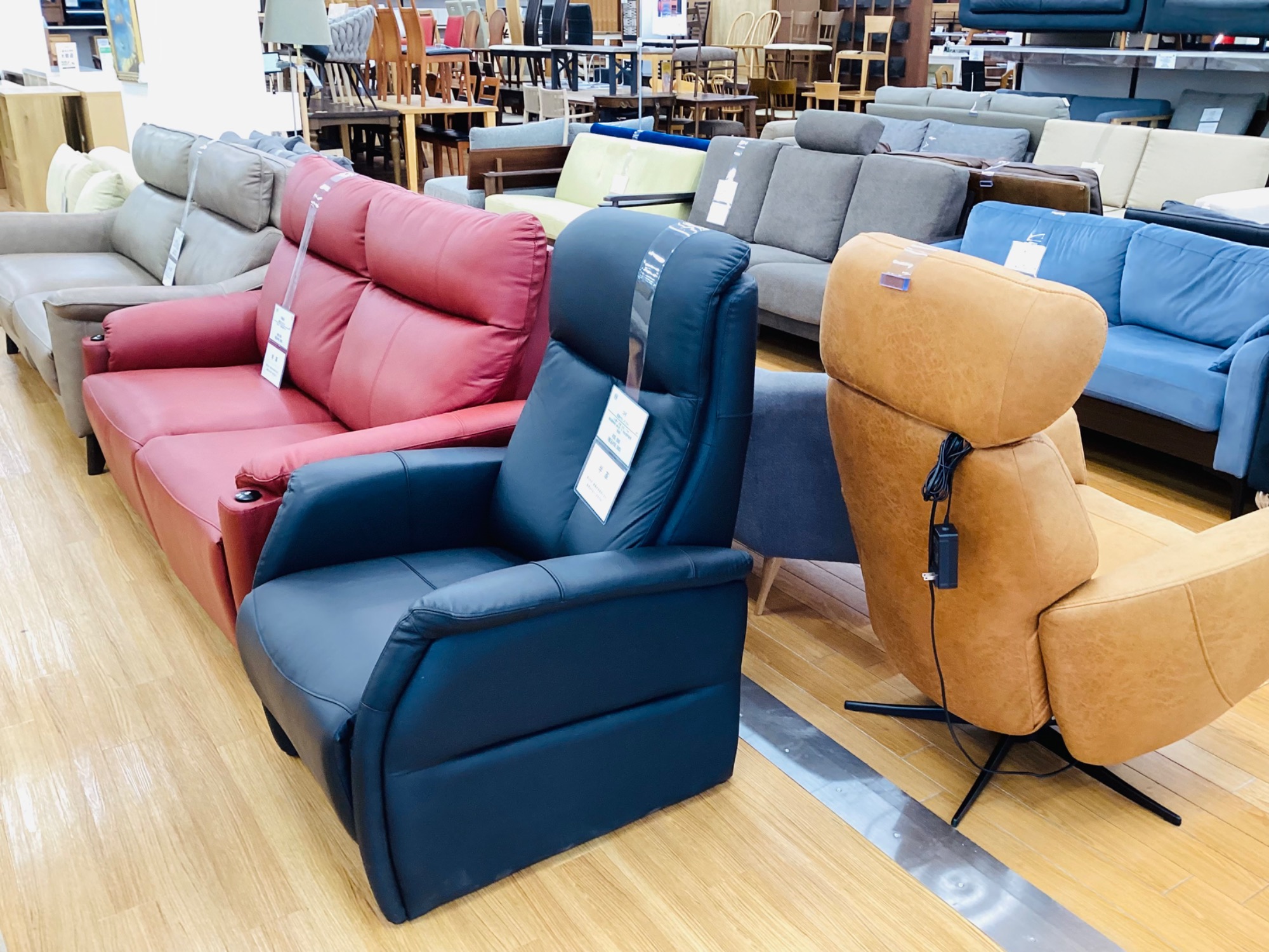 ニトリ】高級感ある半革2人掛け電動リクライニングソファー(チェリーブ