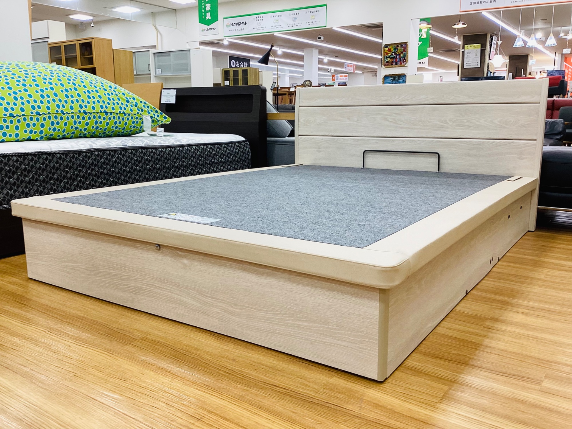 dreambed/ドリームベッド】跳ね上げ収納付のクイーンサイズベッド