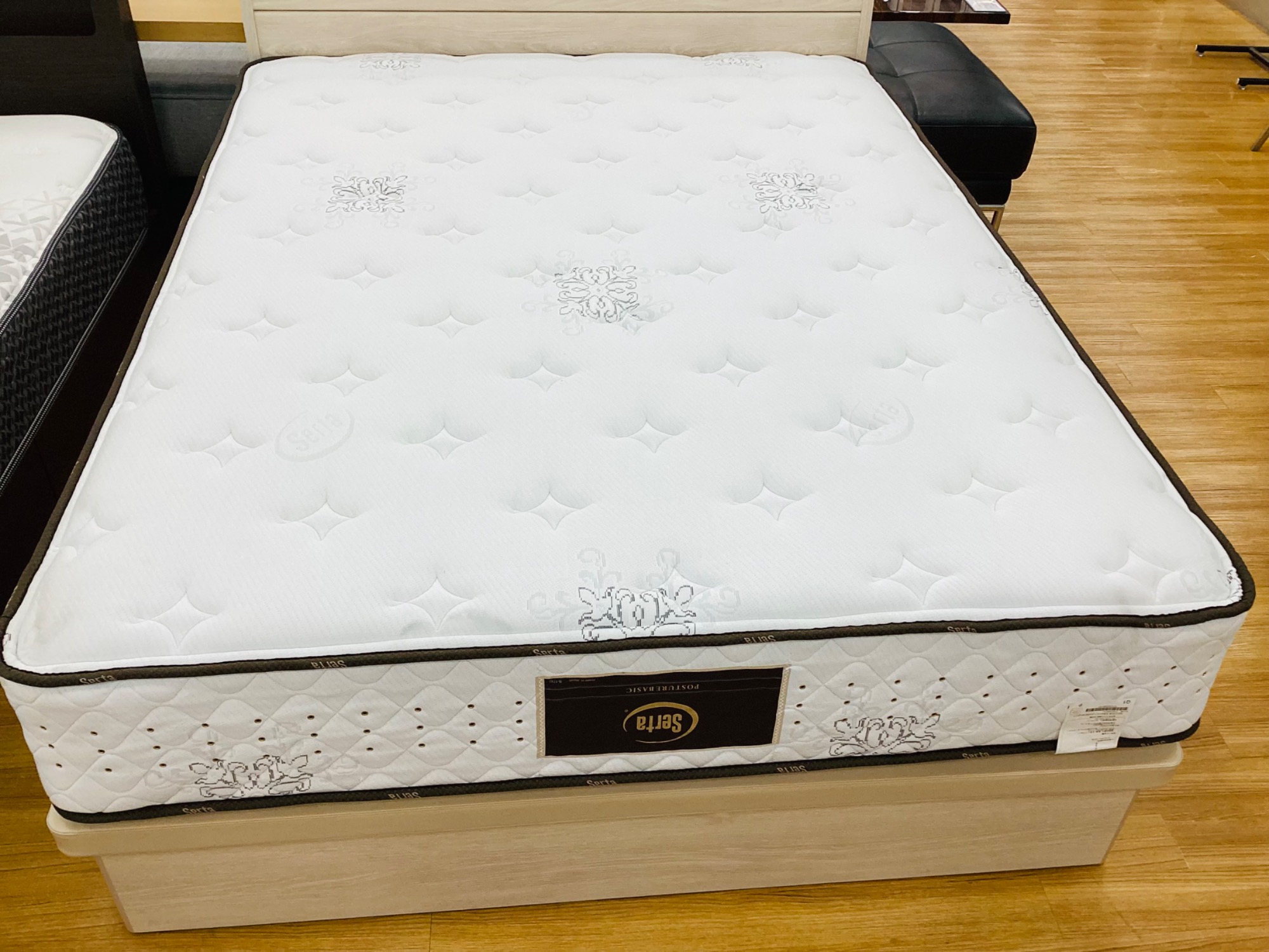 dreambed/ドリームベッド】跳ね上げ収納付のクイーンサイズベッド