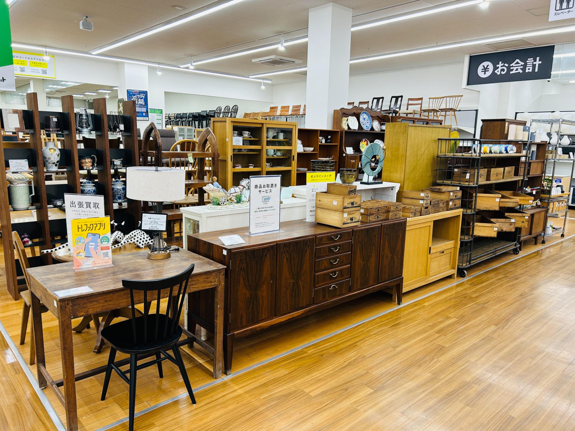 Knot antiques/ノットアンティークス】杉古材とスチールの調和が映える