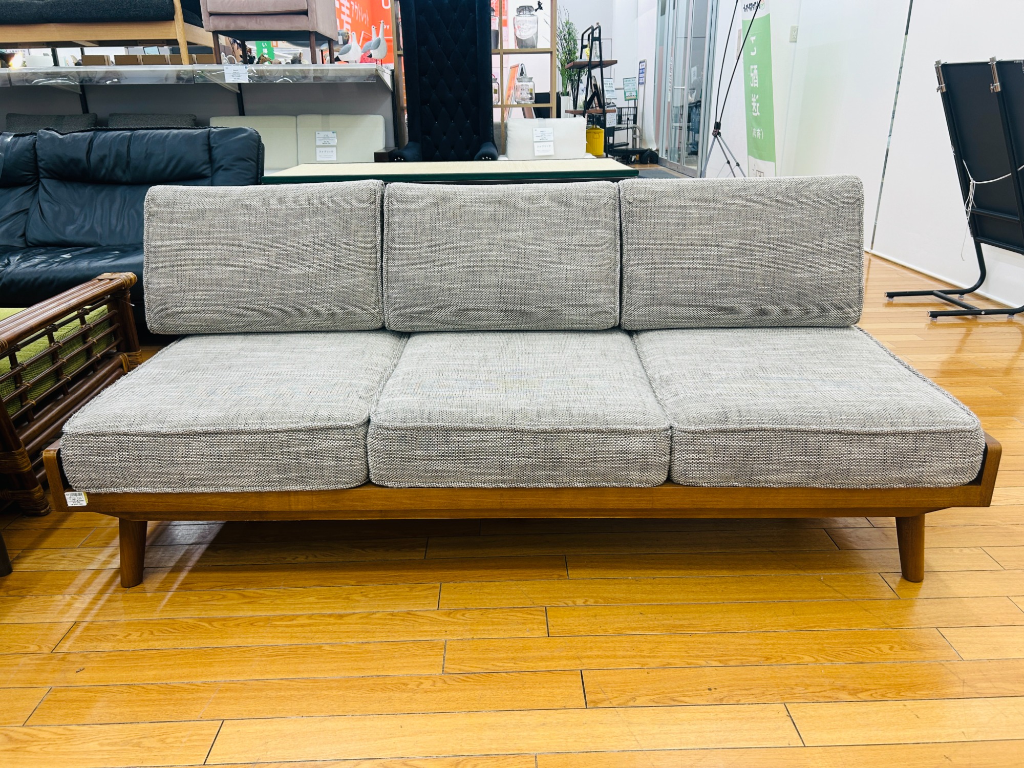 お値段見直しました！【UNICO/ウニコ】ALBEROの北欧ビンテージ3人掛け