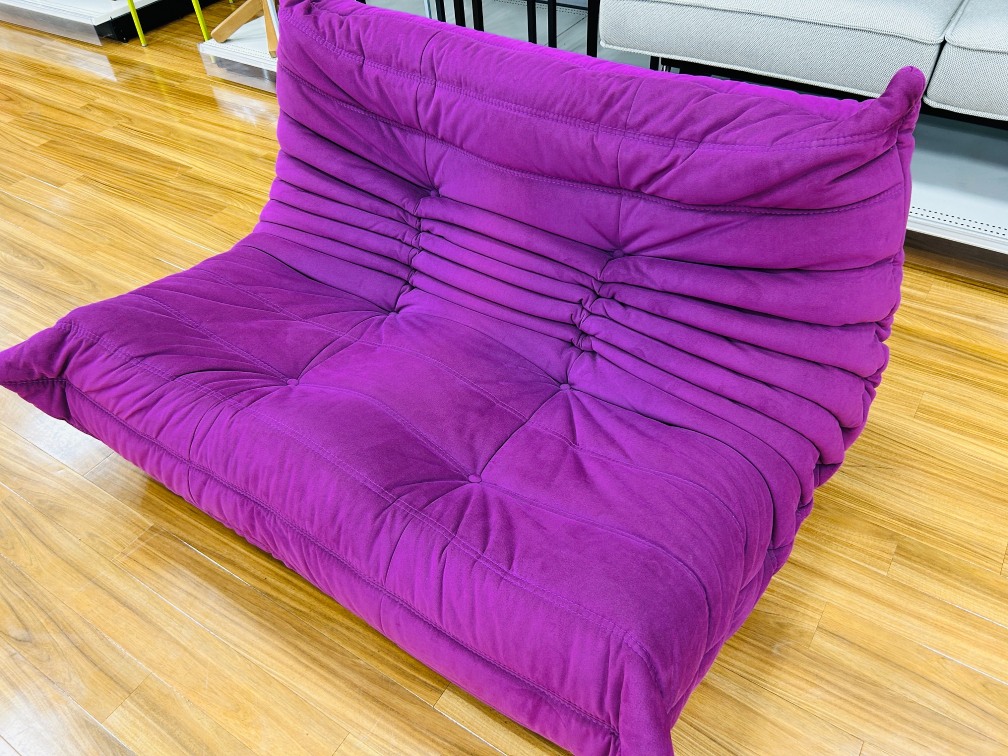 ligne roset/リーンロゼ】ロングセラーシリーズの2人掛けソファー