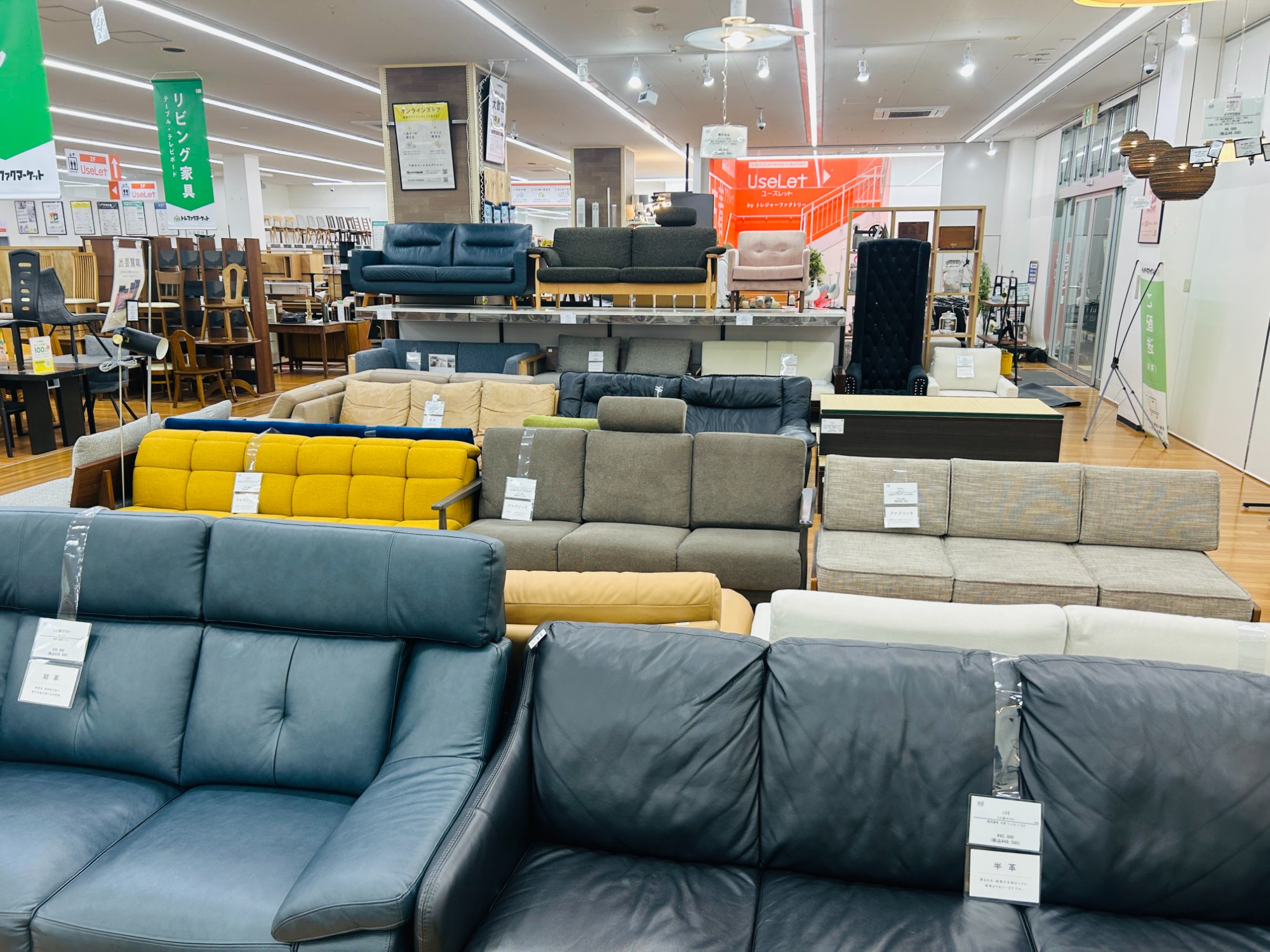 【トレファクマーケット久喜店】ビンテージデザイン　3人掛けソファー トレファクマーケット久喜店】ビンテージデザイン 3人掛けソファー