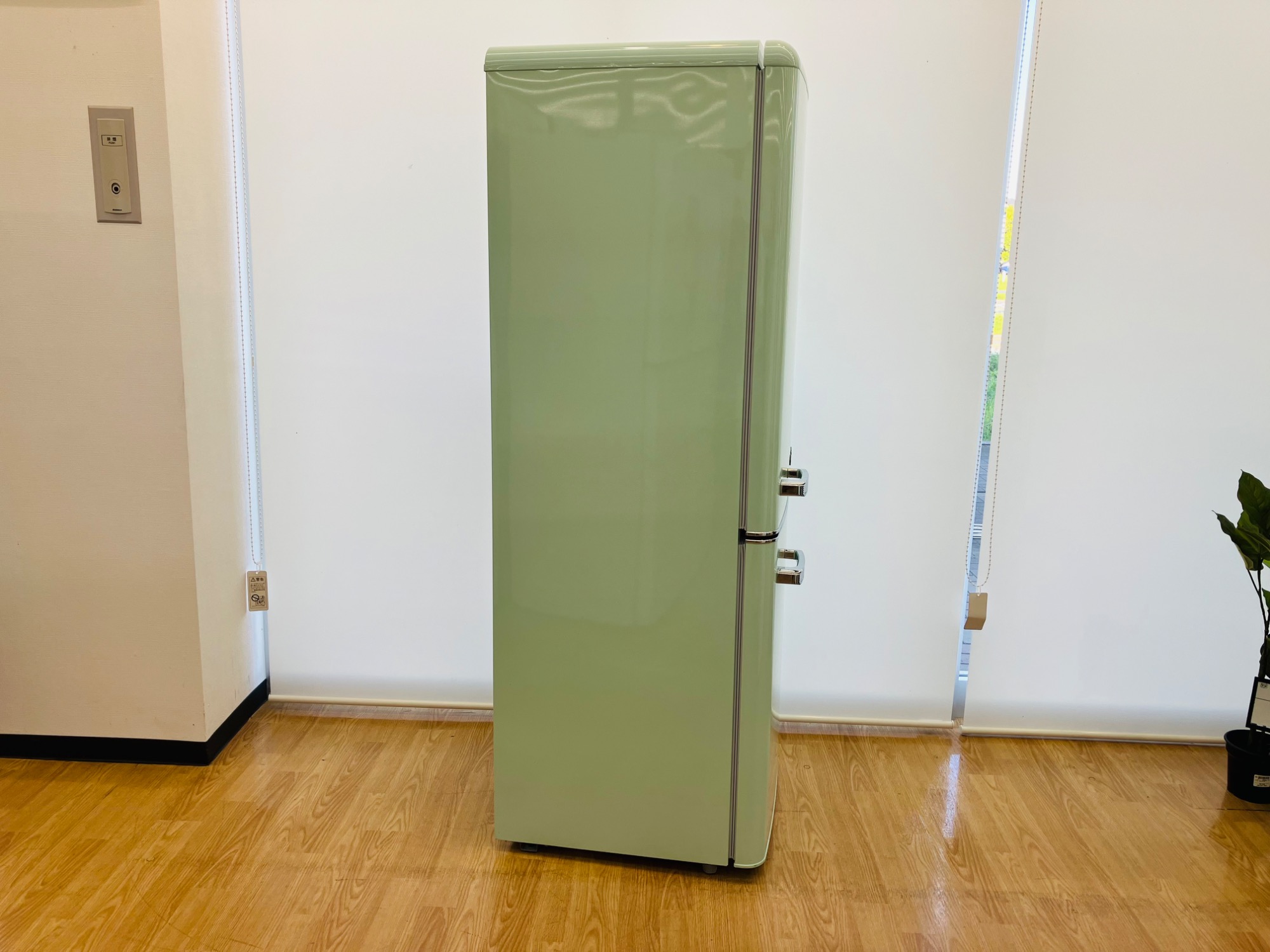 A-stage/エーステージ ARE-198LG】レトロデザインが可愛いらしい2ドア 