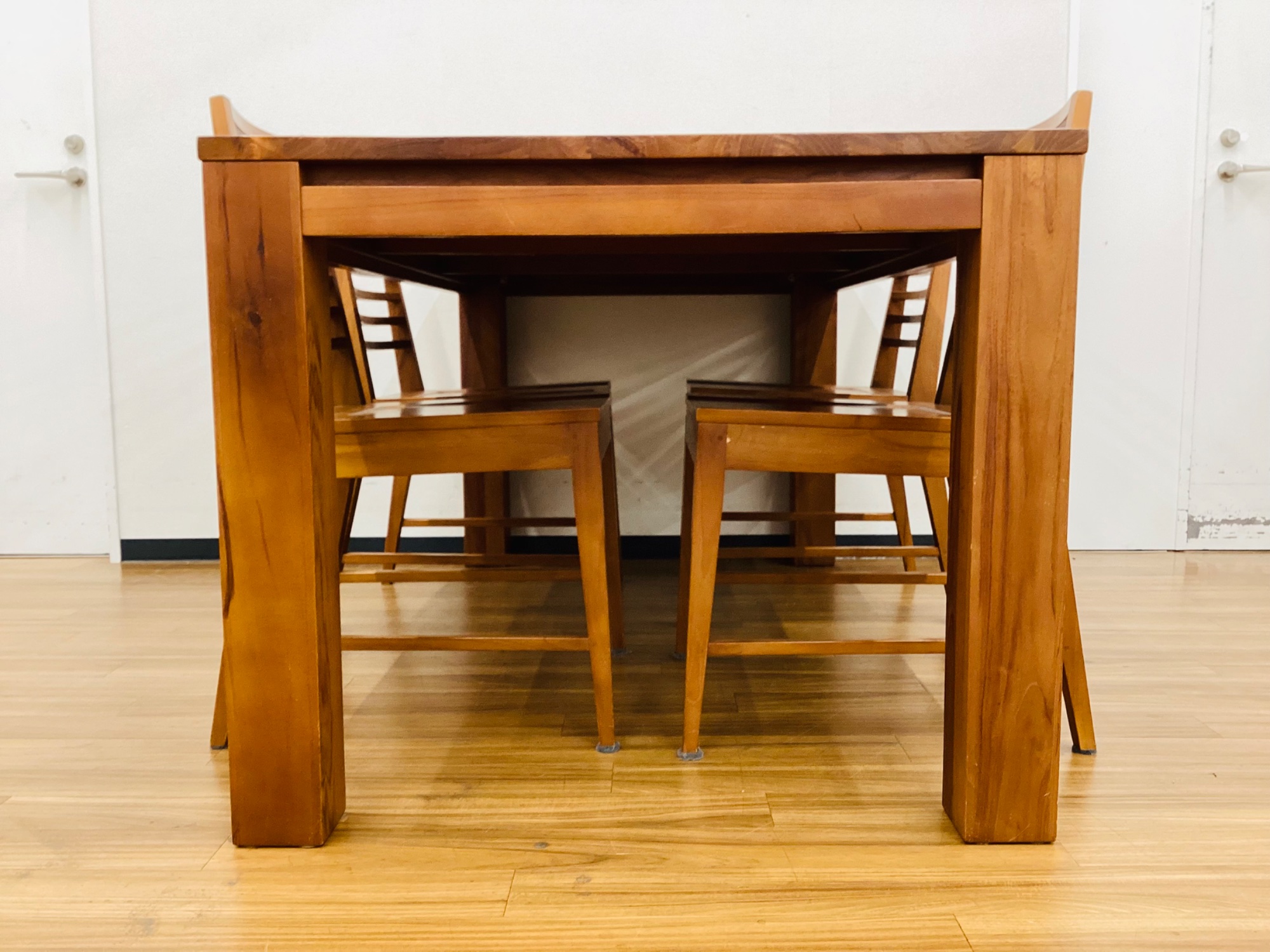 味わい深いチーク無垢材が魅力【SCANTEAK/スキャンティーク