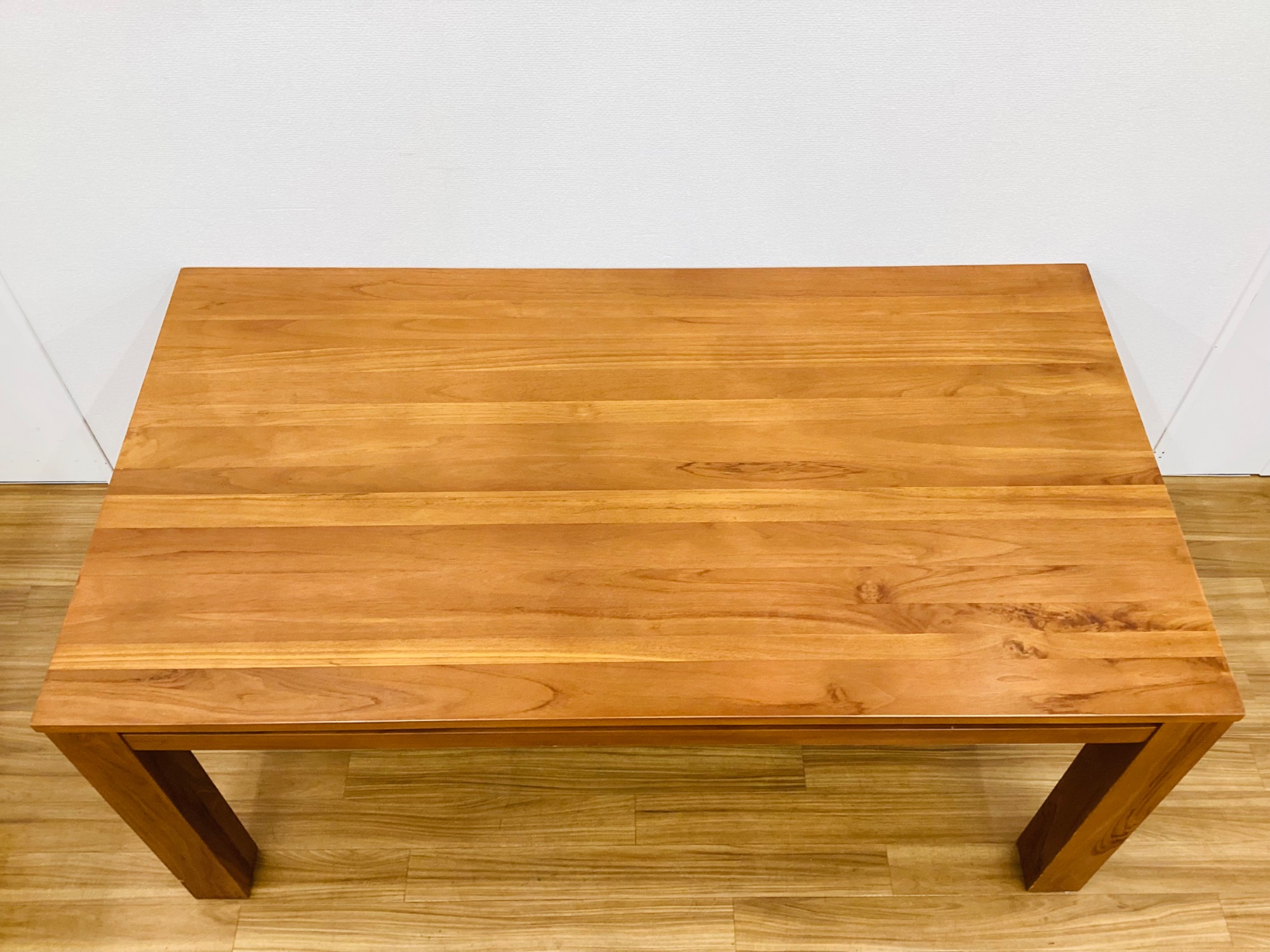 味わい深いチーク無垢材が魅力【SCANTEAK/スキャンティーク
