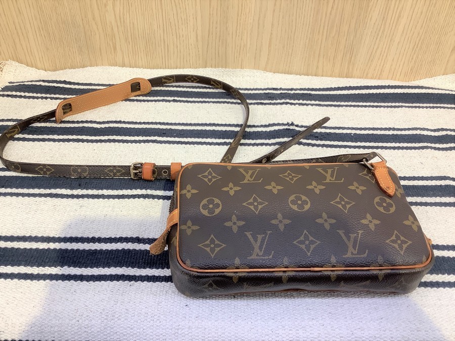 LOUIS VUITTON(ルイ・ヴィトン)のモノグラム柄 ショルダーポーチ