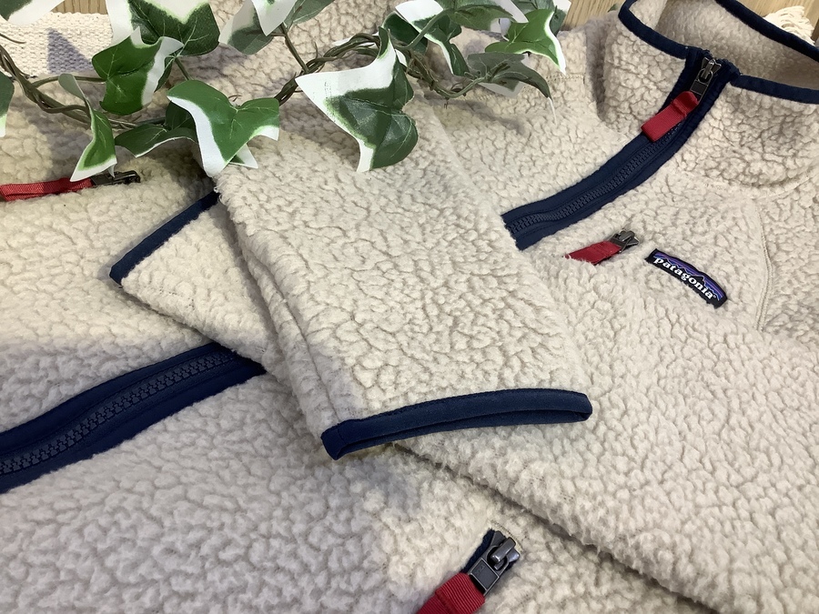 Patagonia(パタゴニア) ベージュ×ネイビーのフリースジャケット入荷 