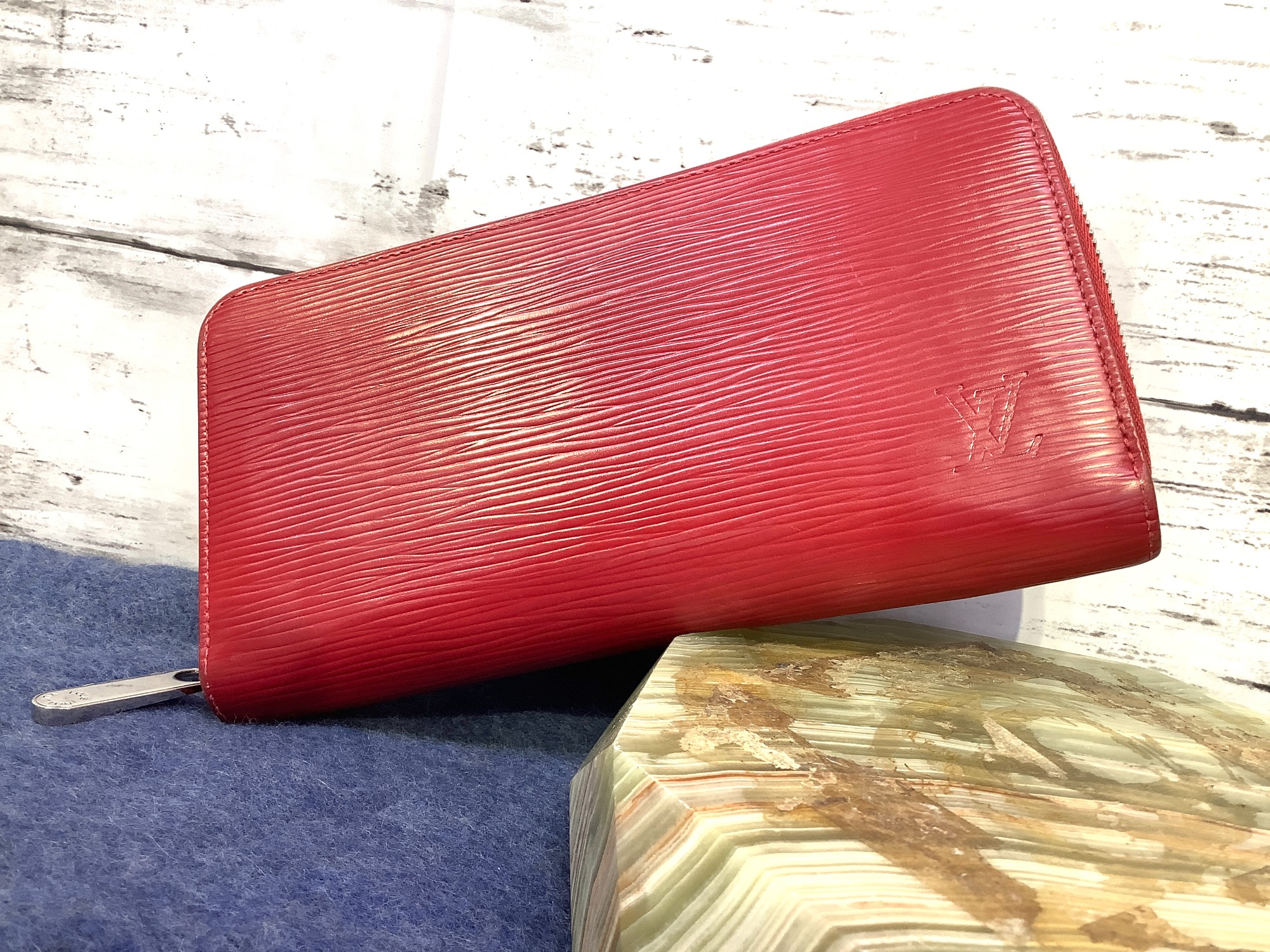 Louis Vuitton エピレザー 赤 長財布 LOUIS VUITTON(ルイヴィトン)エピ長財布レッドをご紹介致します