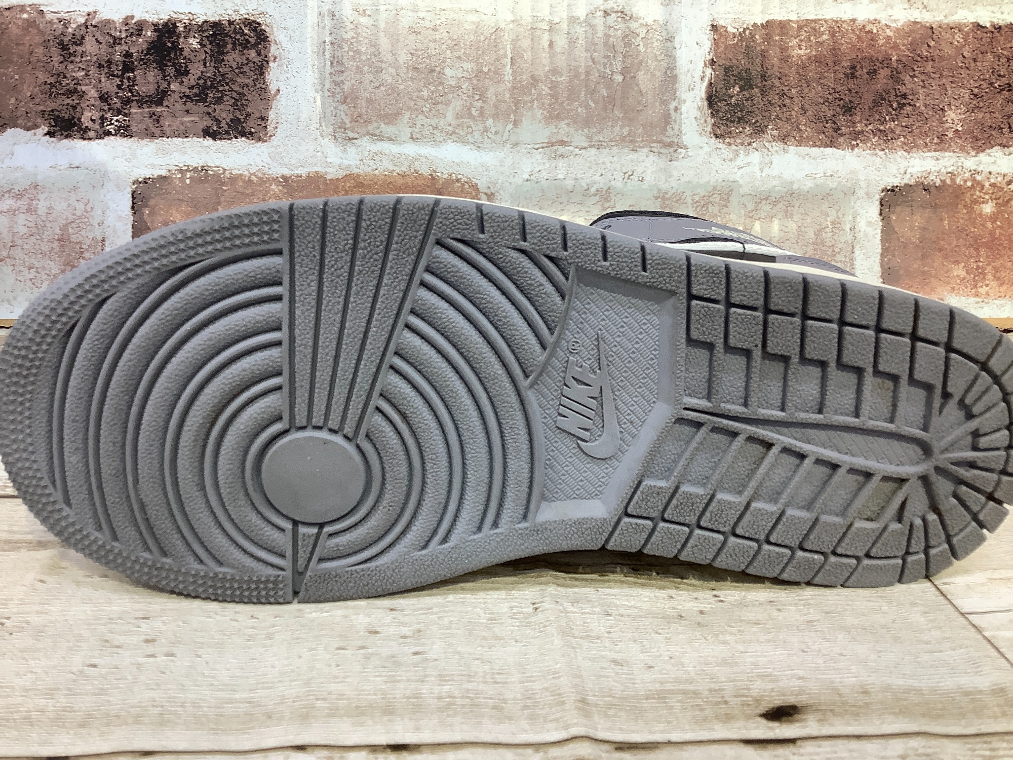 NIKE(ナイキ) ハイカットスニーカー/AIR JORDAN1【レディース