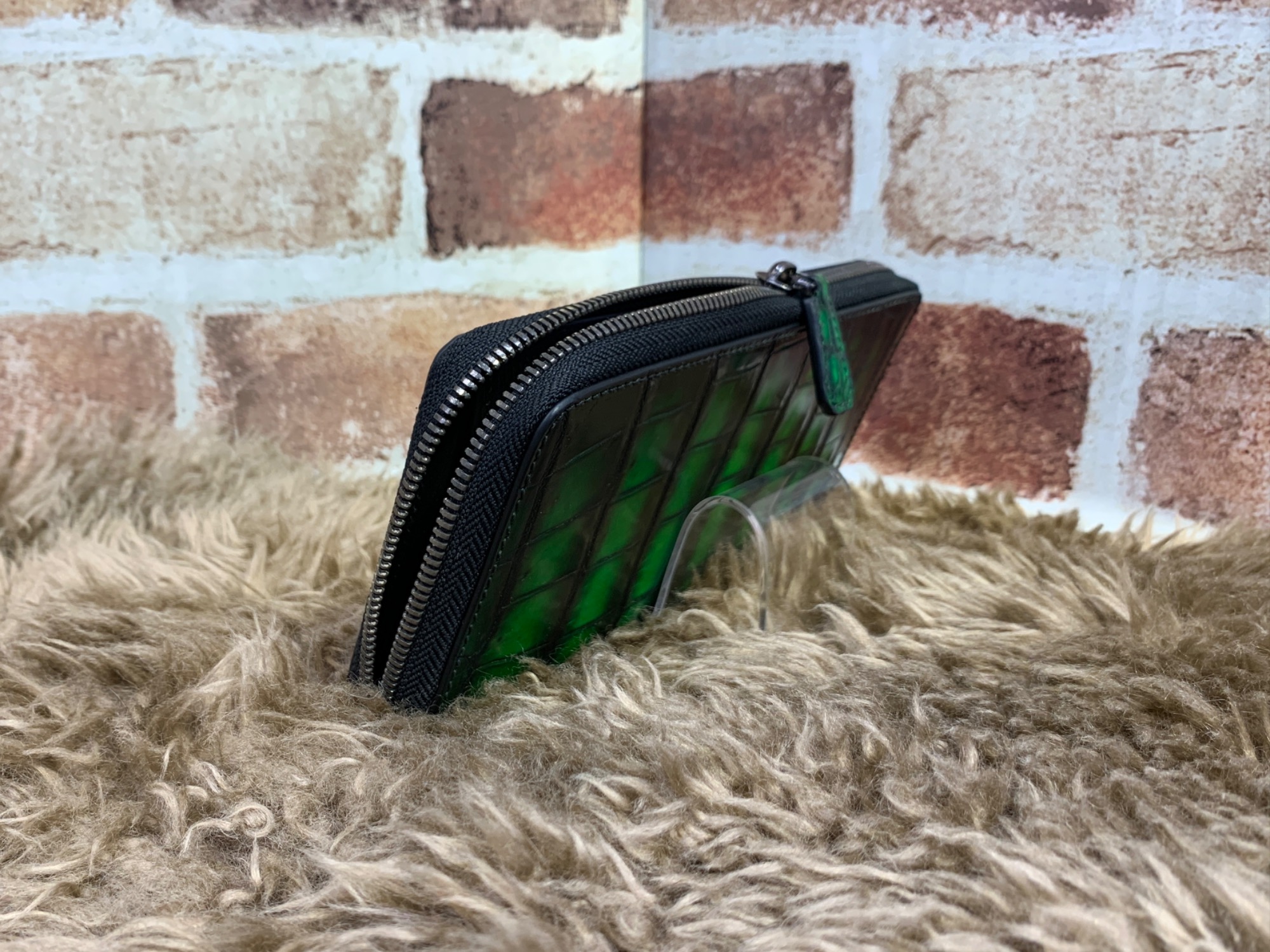 【美品】UABONI グリーンレザー長財布 こんな長財布がほしかった！] ラウンド長財布（グリーン） – Makuake STORE