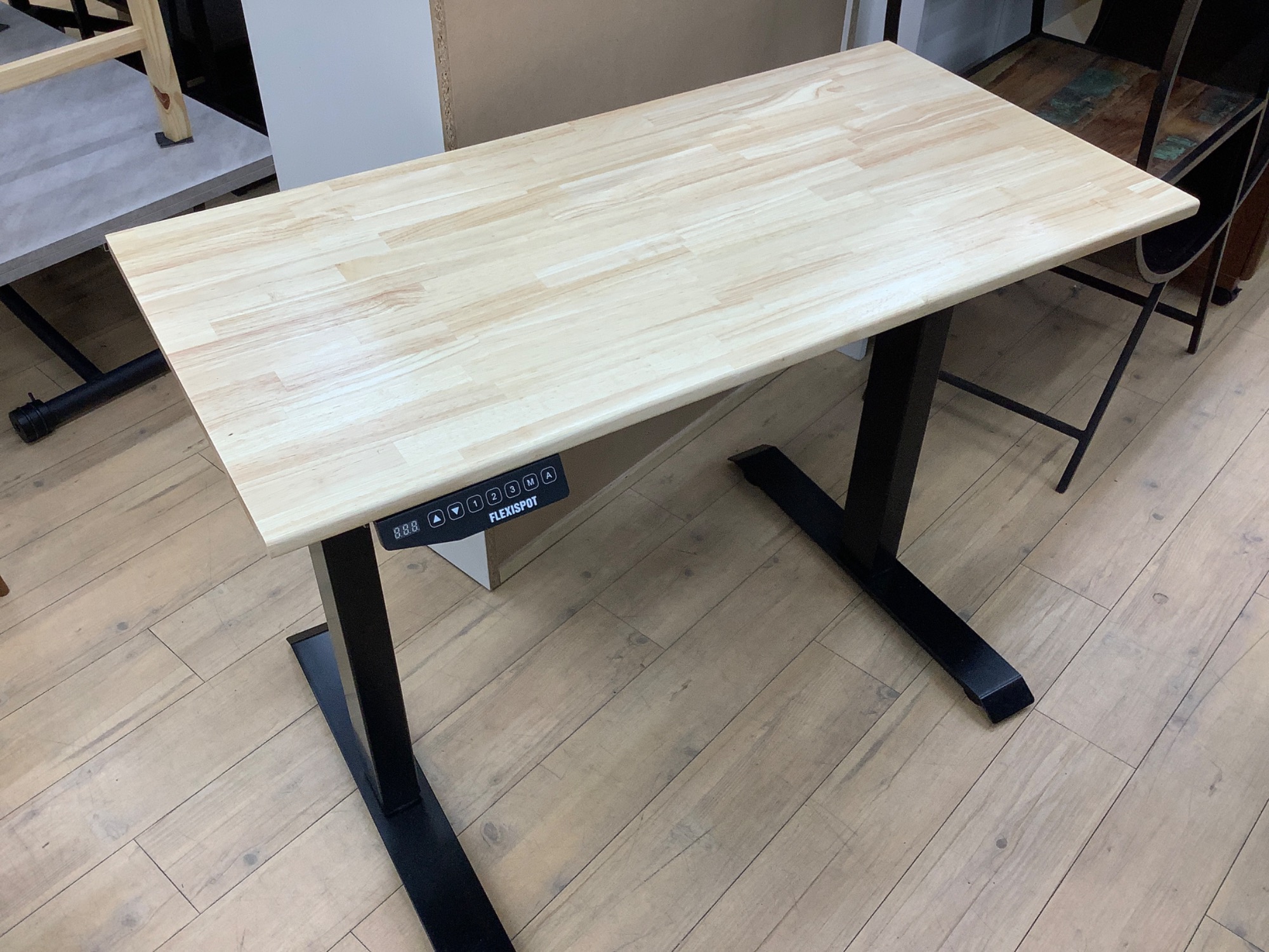 電動昇降式デスクのご紹介です！！｜2024年03月05日｜リサイクル