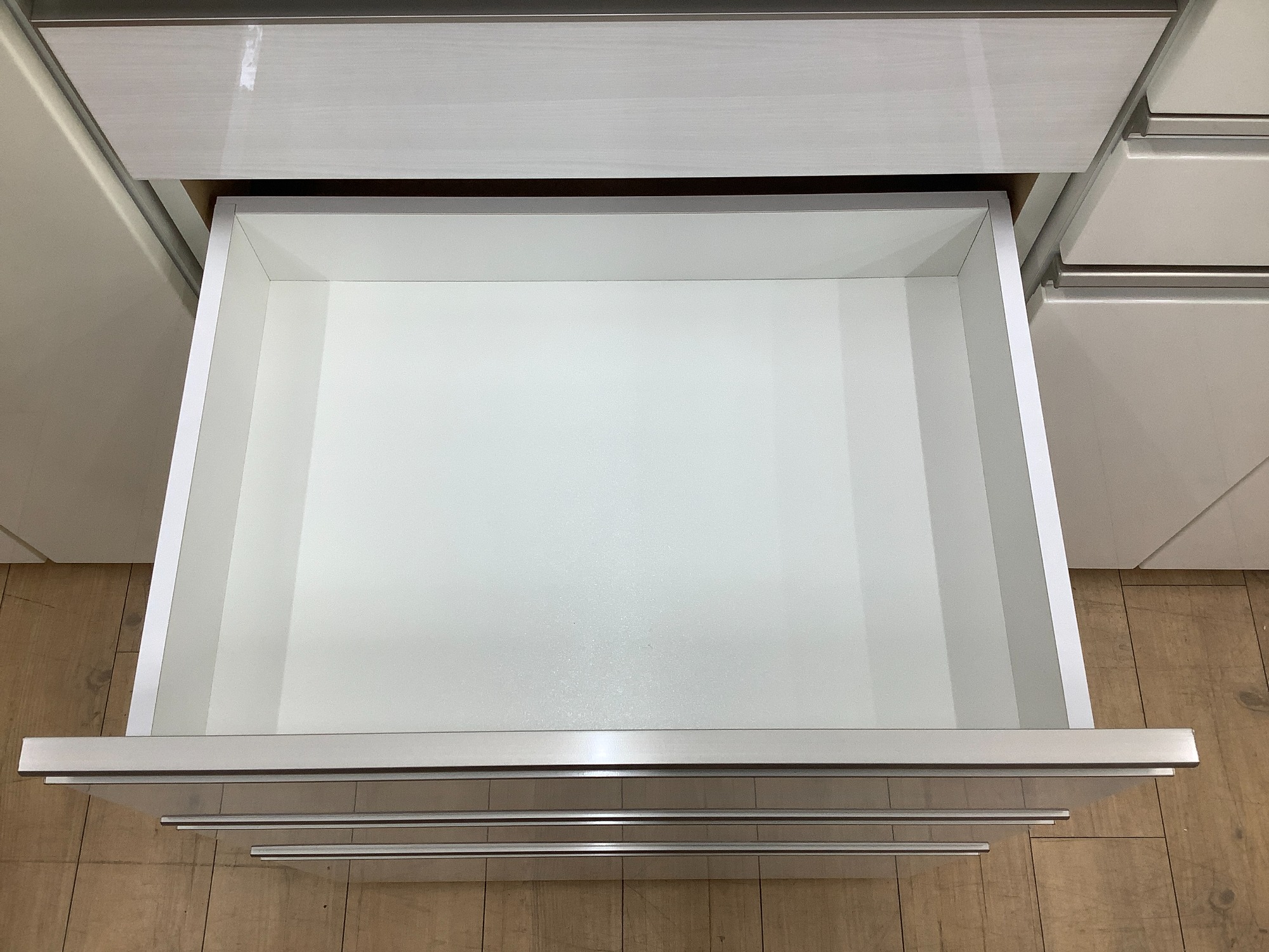 【トレファク松原店】食器棚のご紹介です ガラス扉付食器棚のご紹介です！｜2024年04月20日｜リサイクルショップ