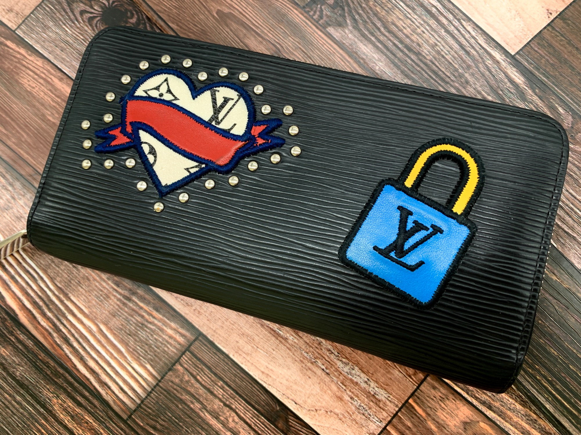 個性派LOUIS VUITTON(ルイヴィトン)エピ長財布入荷致しました