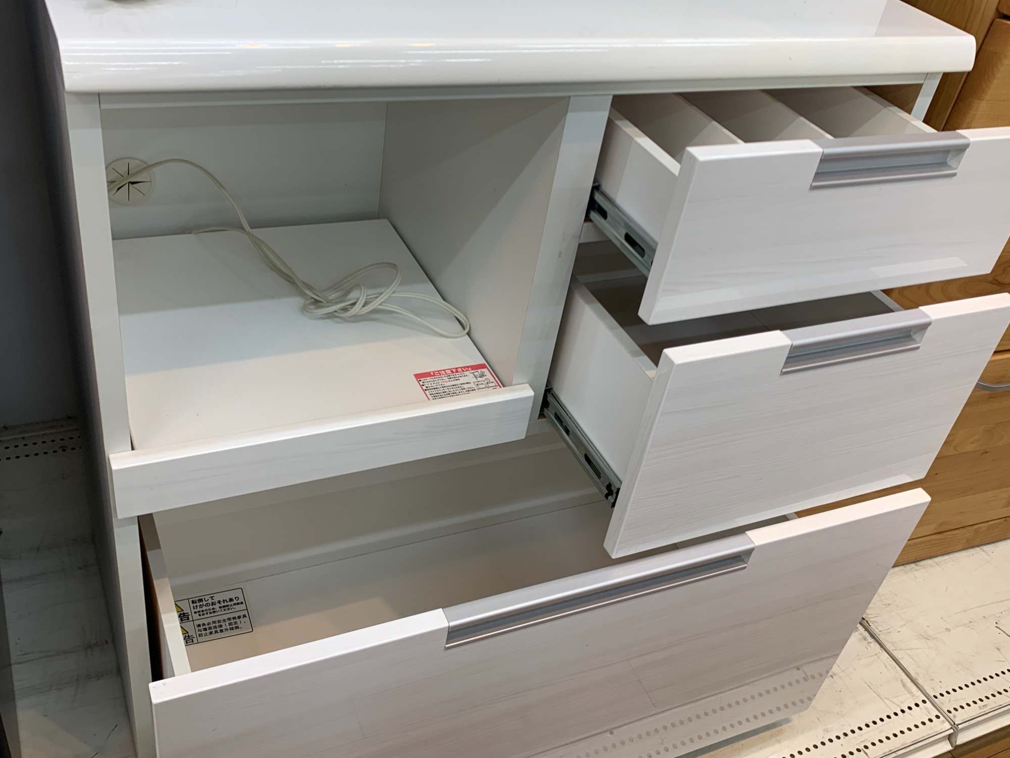 コンパクトなのに大収納!!ニトリのレンジボード入荷致しました♪｜2024 