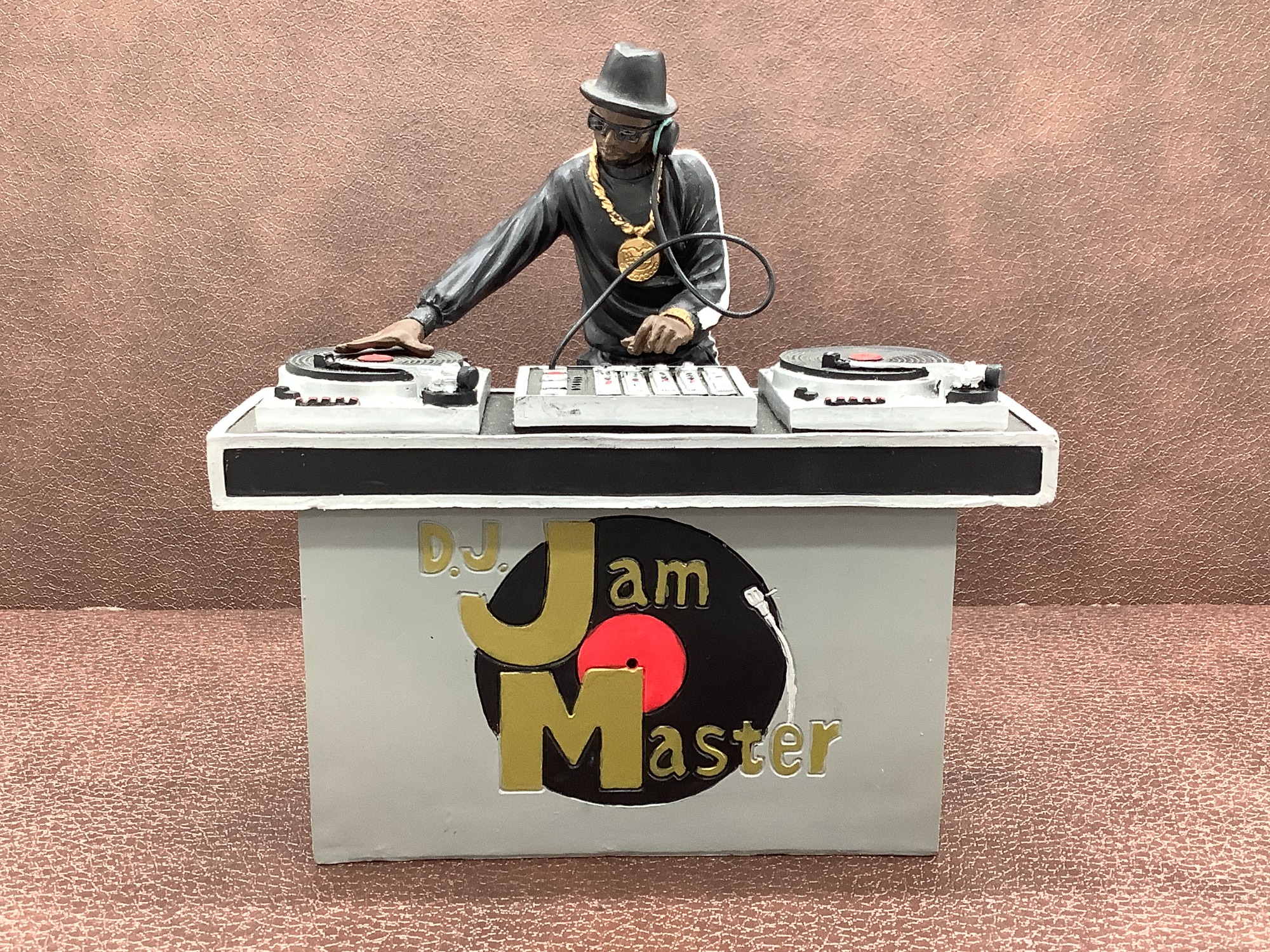 インパクト抜群なjam_master DJフィギュアのご紹介です｜2025年03月19