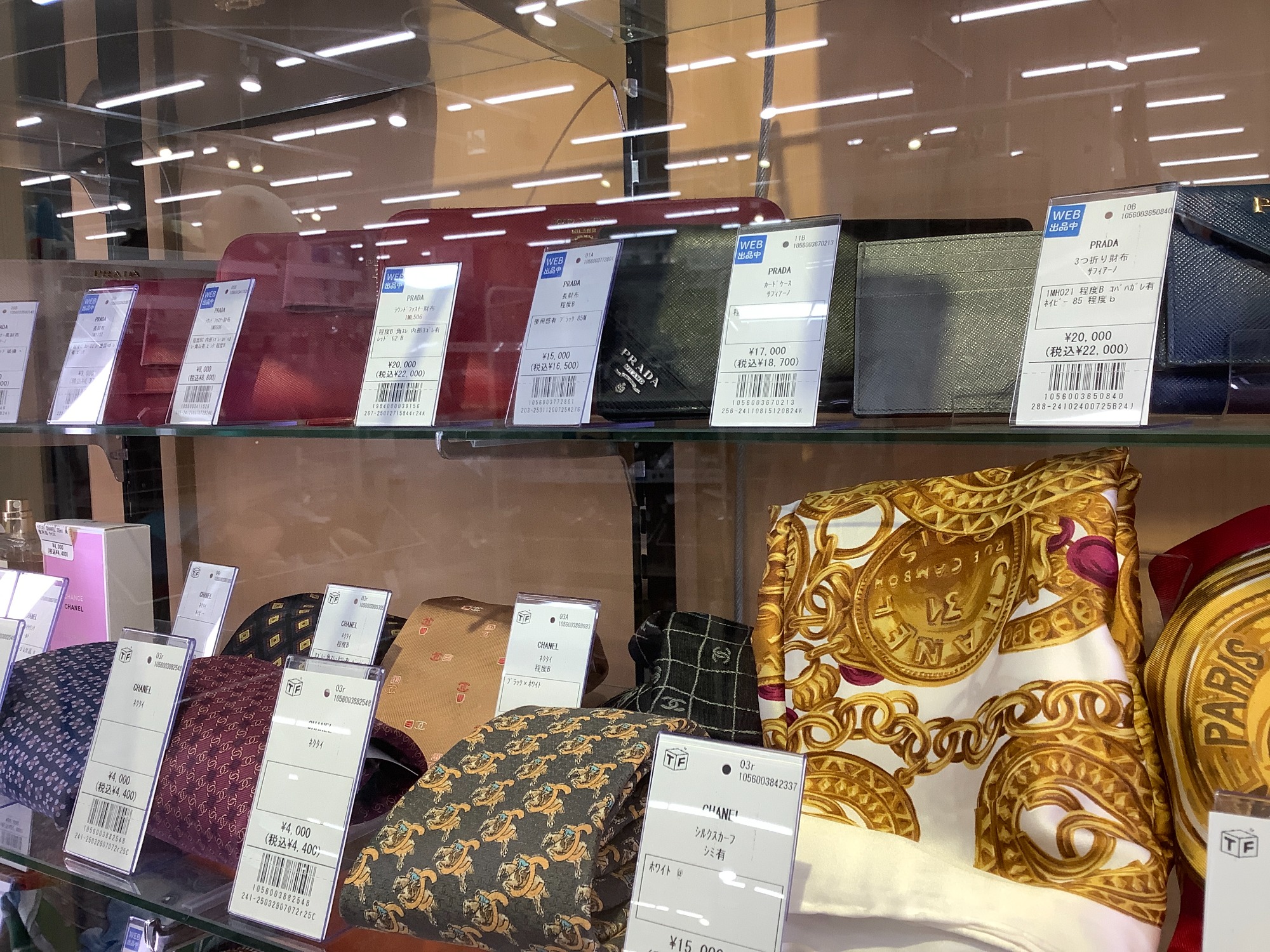 CHANEL(シャネル)高級感溢れるゴールドカラーココマーク