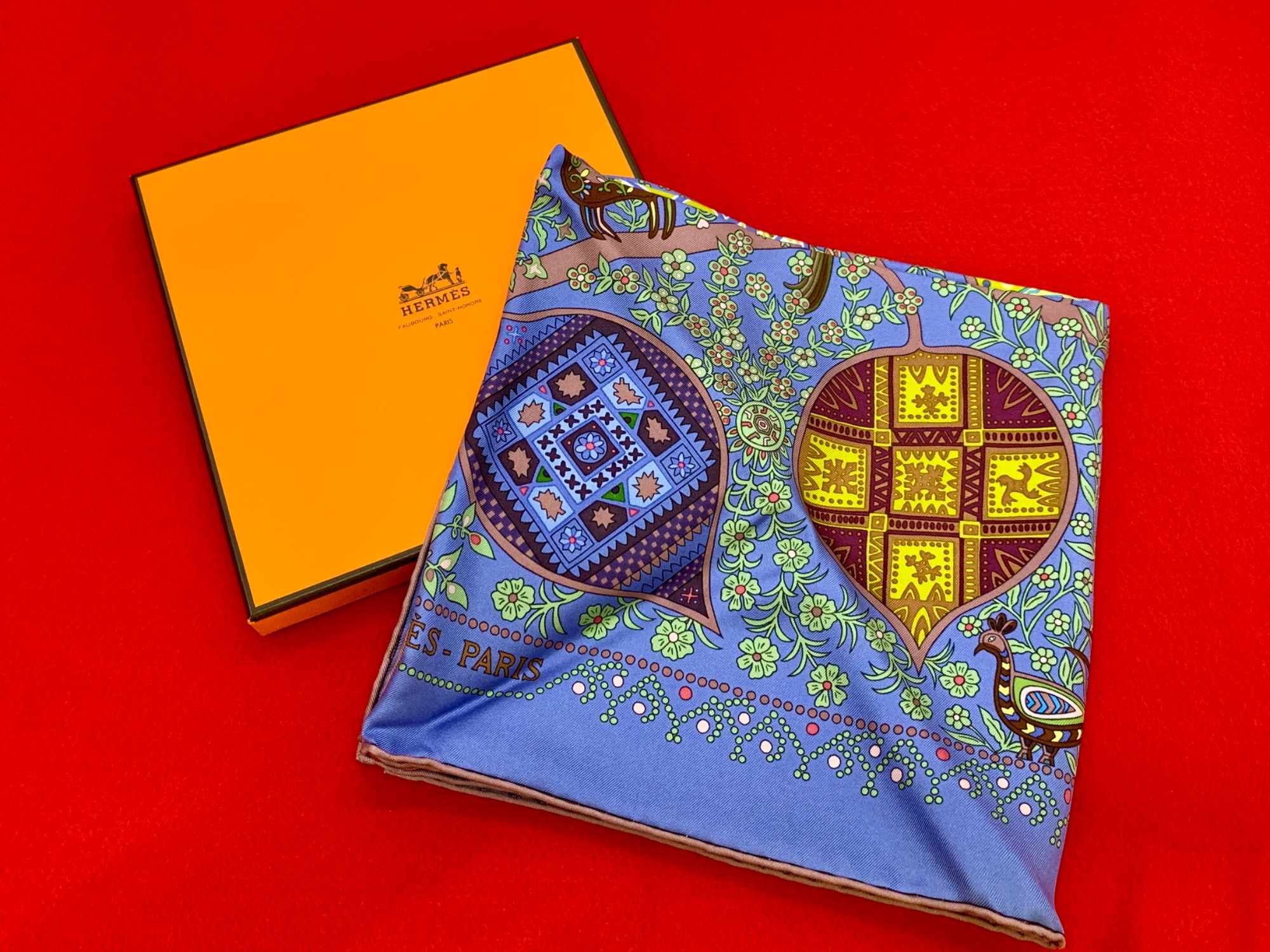 HERMES 花柄 シルクスカーフ 高級感あふれるデザイン HERMES 最新作 上品スカーフ 花柄 カレ70 シルク I Like Flowers