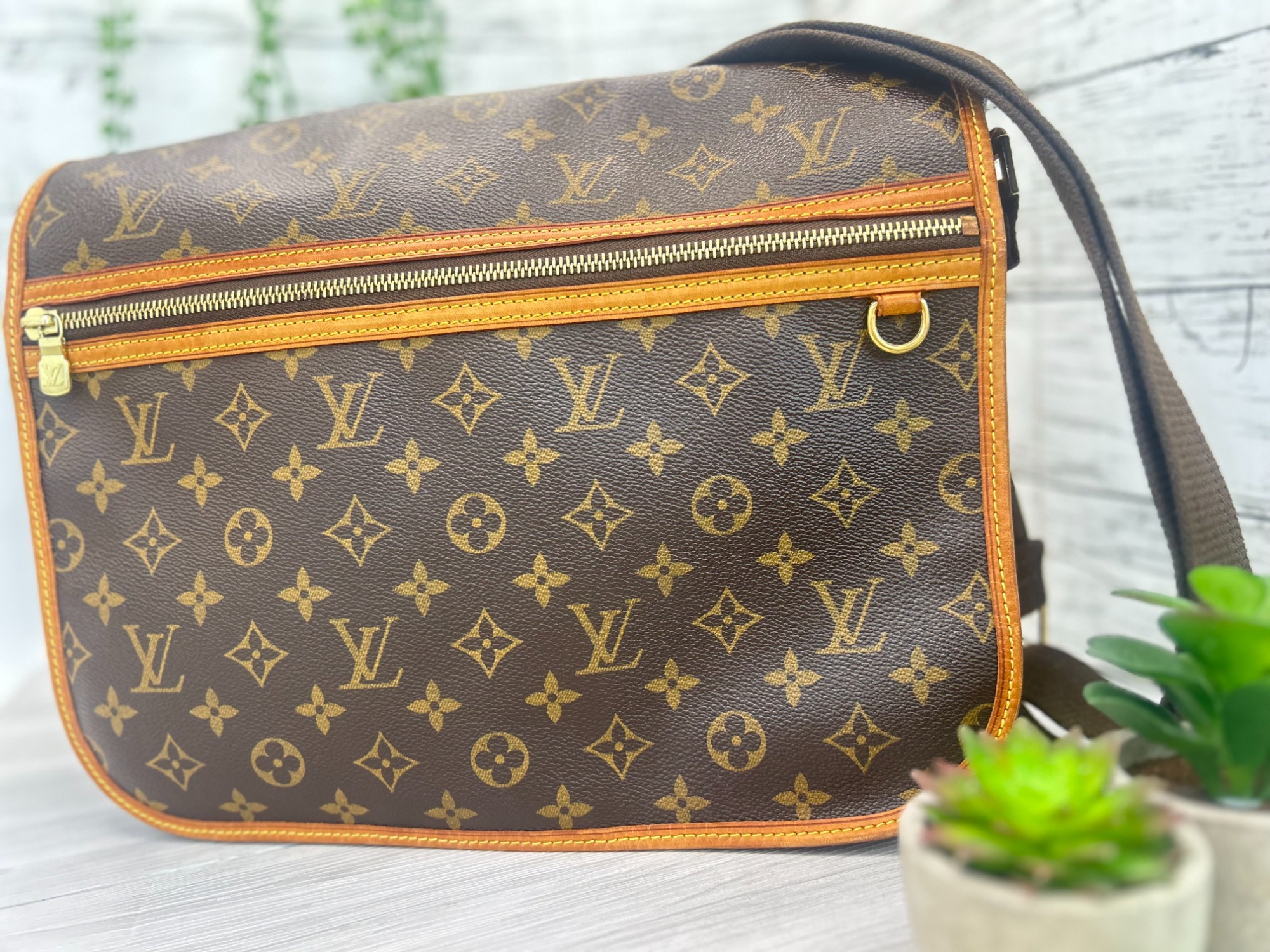 【魅力が溢れ出す】LOUIS VUITTON★ショルダーバッグ LOUIS VUITTON】上品で定番モノグラムのショルダーバッグのご