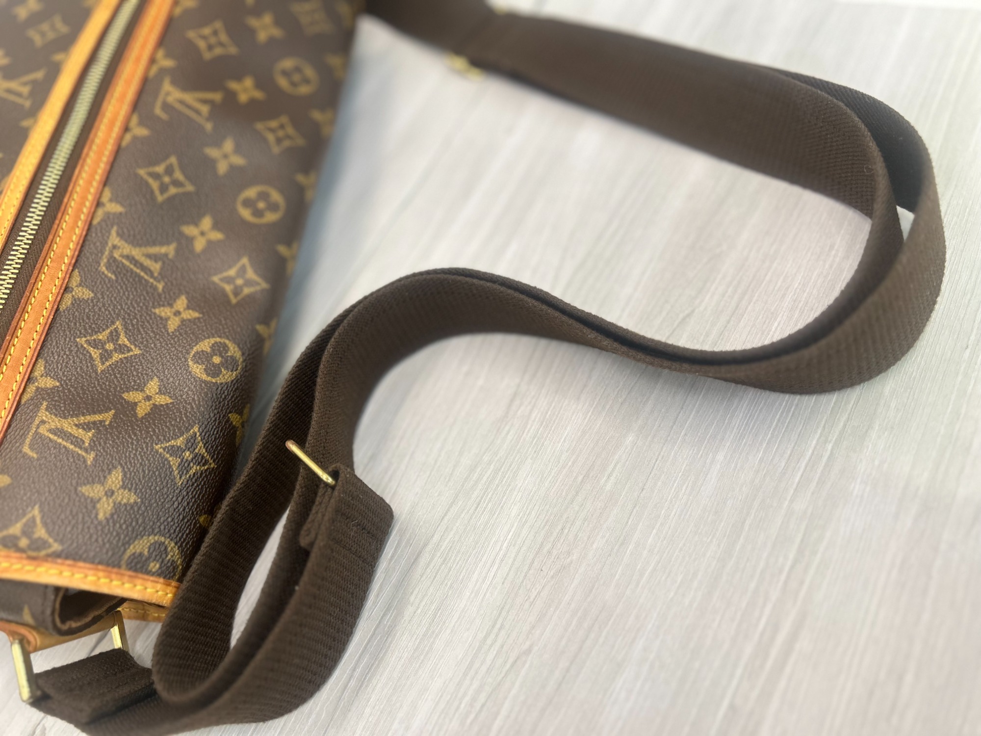 【上品で日常使いに最適♪】Louis Vuitton★ショルダーバッグ LOUIS VUITTON】上品で定番モノグラムのショルダーバッグのご