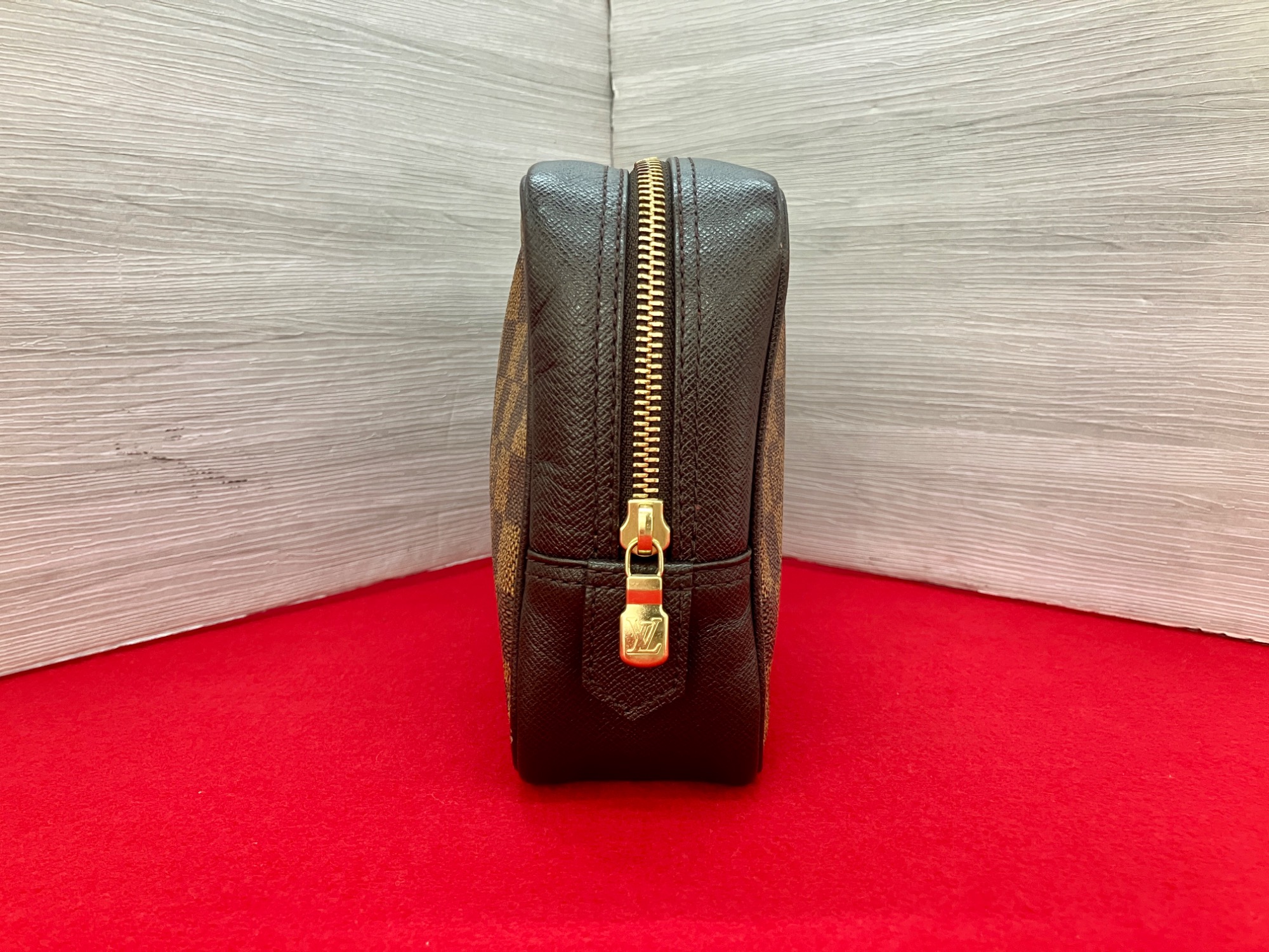 Louis Vuitton】シンプルなのにクラシカルなクラッチバッグ