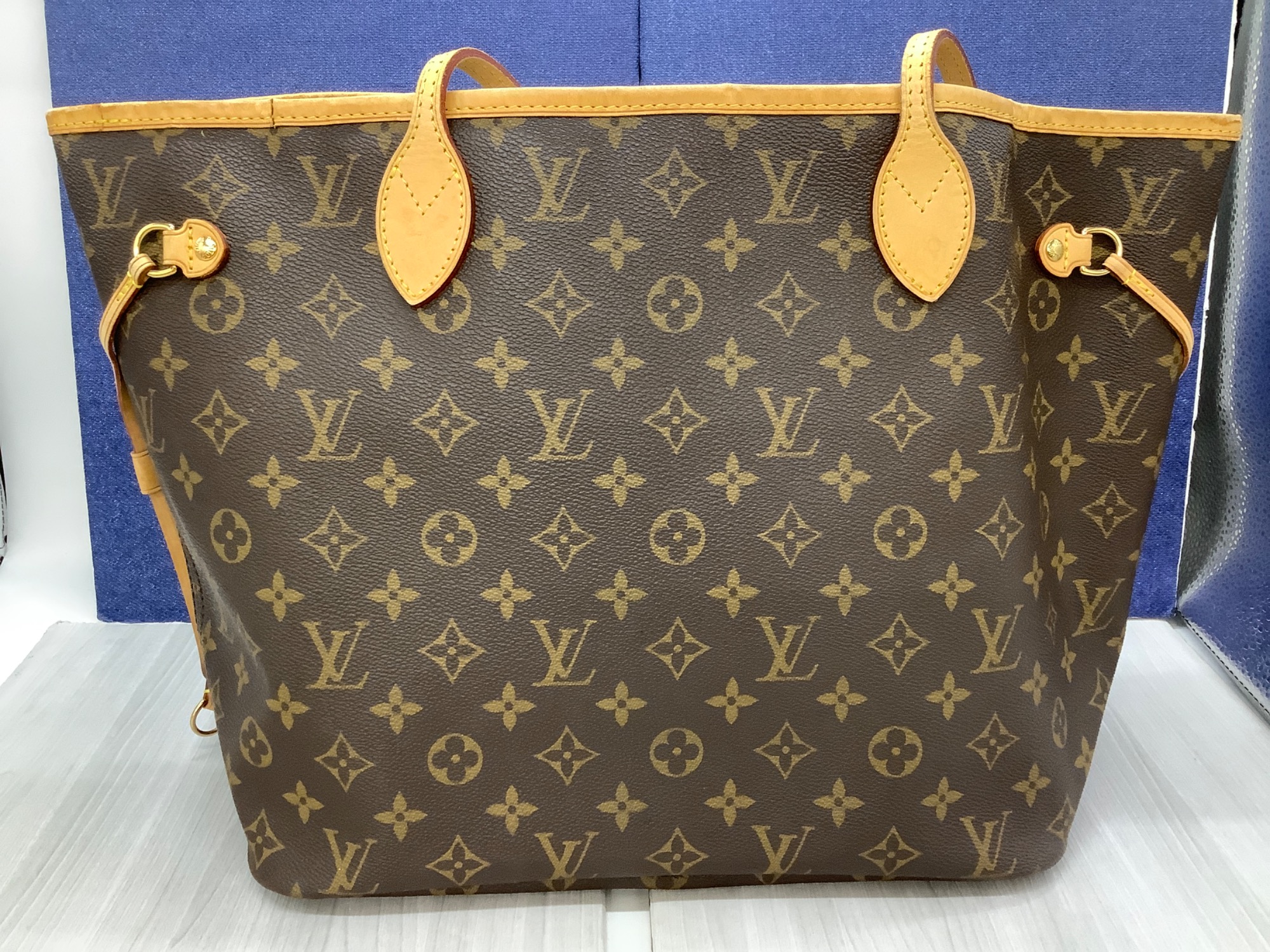 Louis Vuitton】トートバッグのご紹介です。買取はぜひ当店で。｜2025