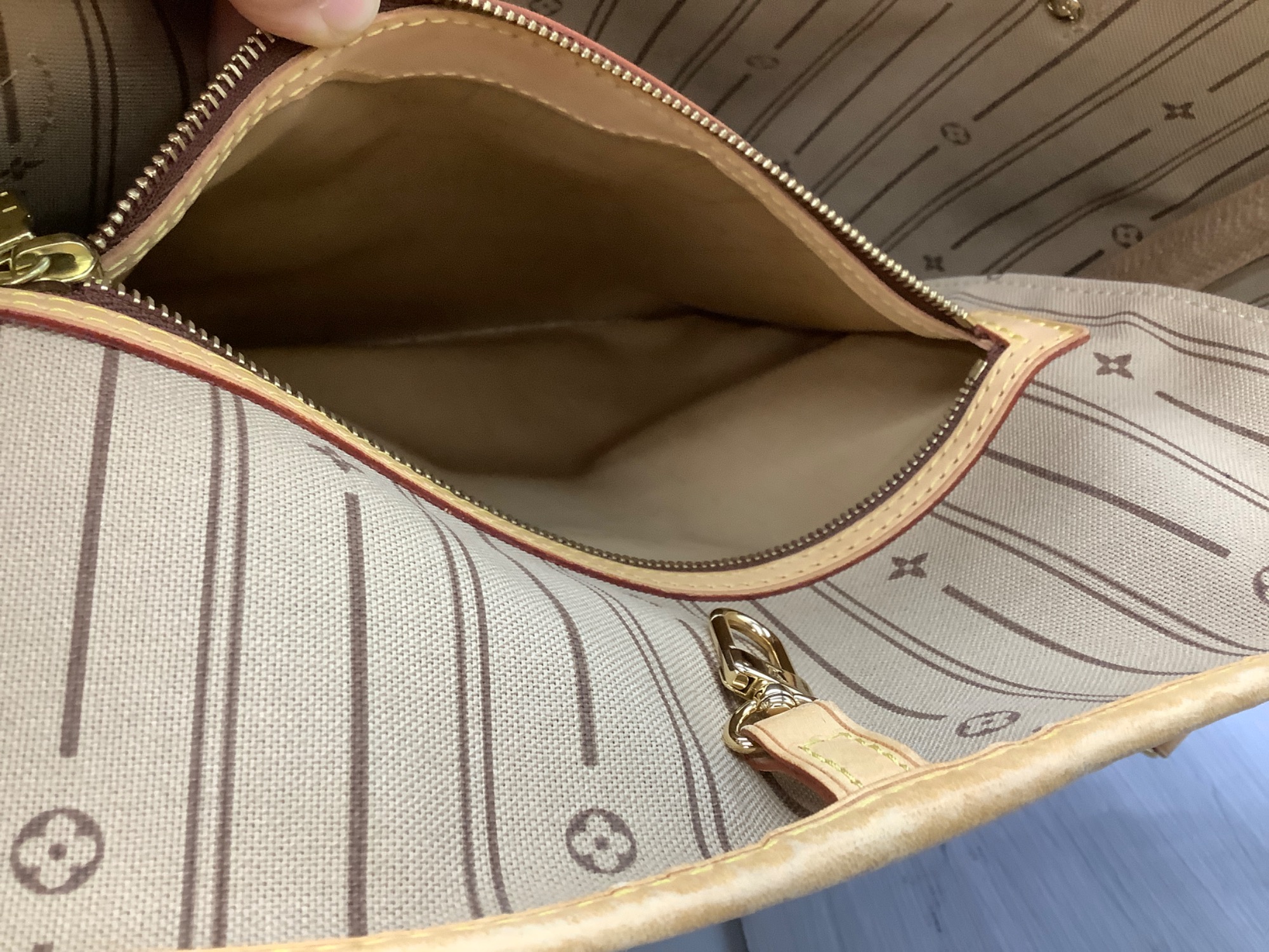 Louis Vuitton】トートバッグのご紹介です。買取はぜひ当店で。｜2025 