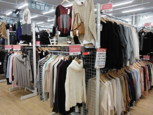 衣類の松原店