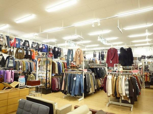 衣類の松原店