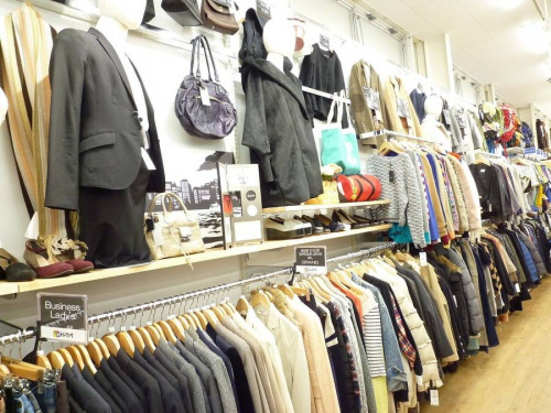 衣類の松原店