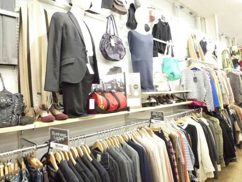 衣類の松原店