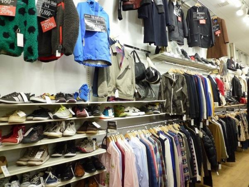 衣類の松原店