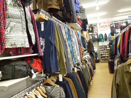 衣類の松原店